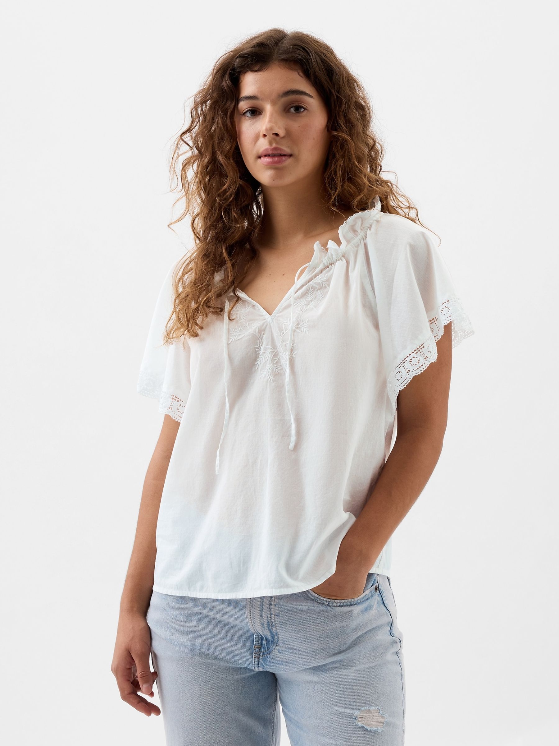 Haut Blouse Femme Blanche Dentelle Volants - Sans Manches - 100% Polyester