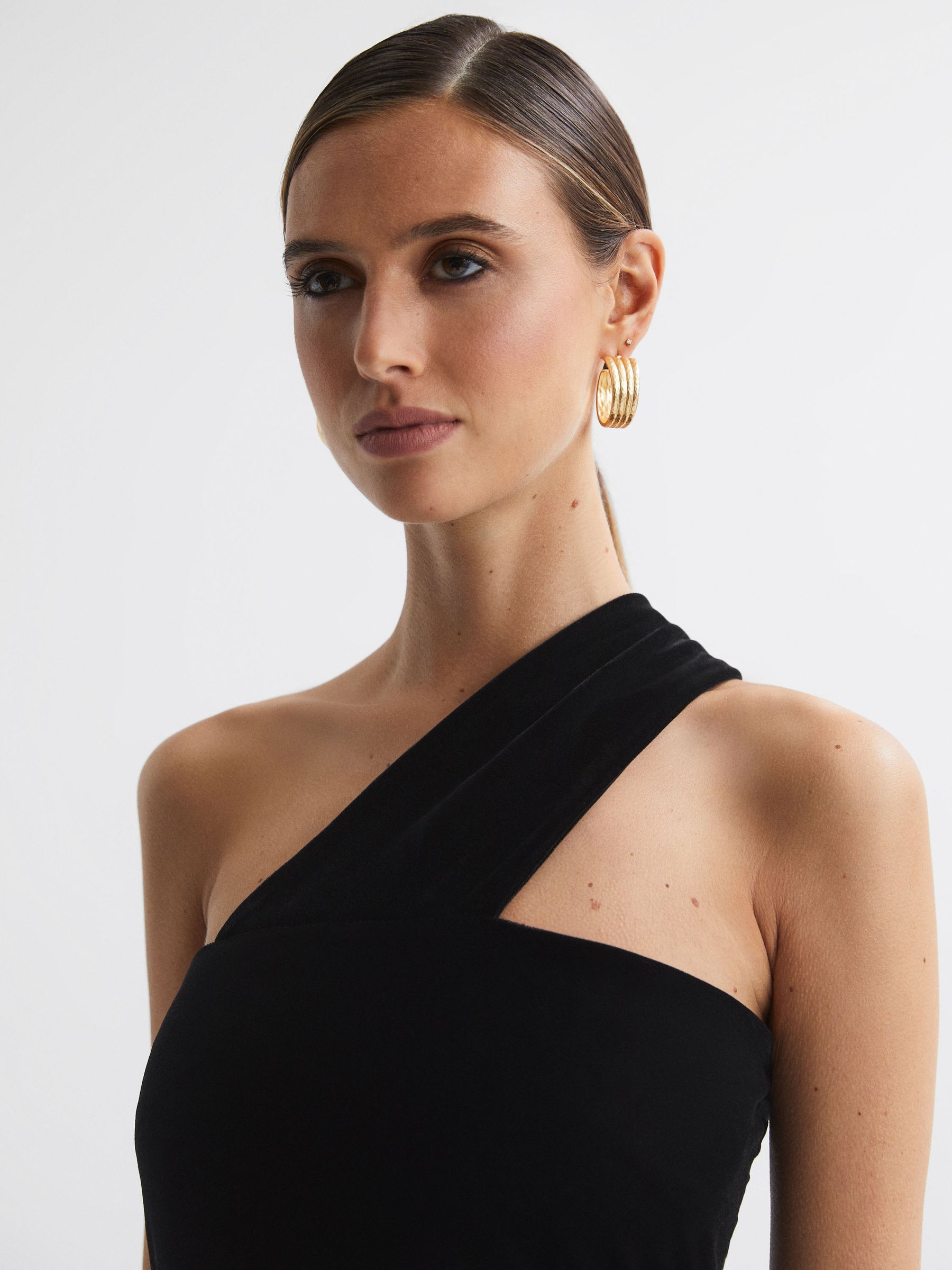 Velvet One-Shoulder Midi Dress in Black - Image 3 of 4