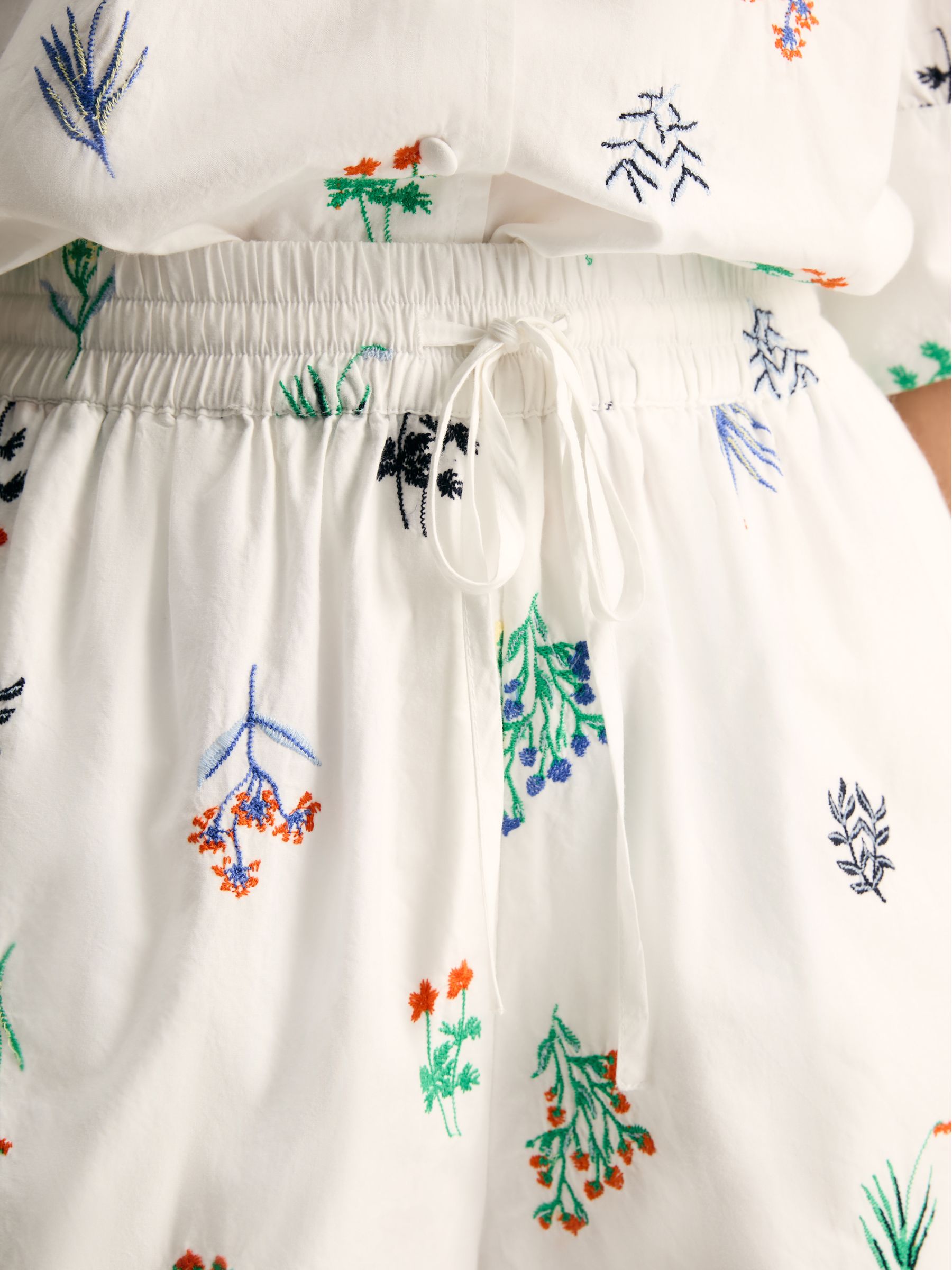 Iris White Ground Embroidered Shorts - Image 5 of 7