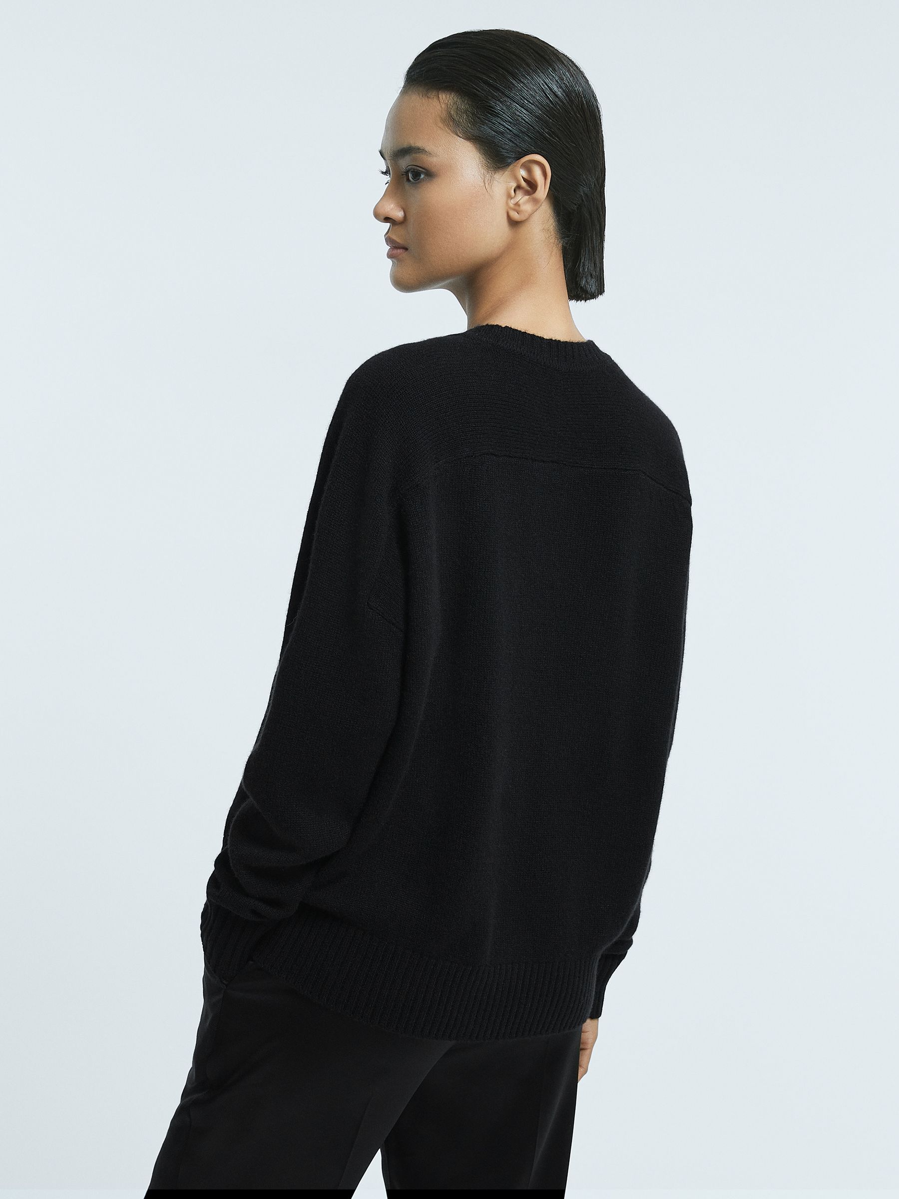 Cashmere Crew Neck Jumper in Black - Image 4 of 5