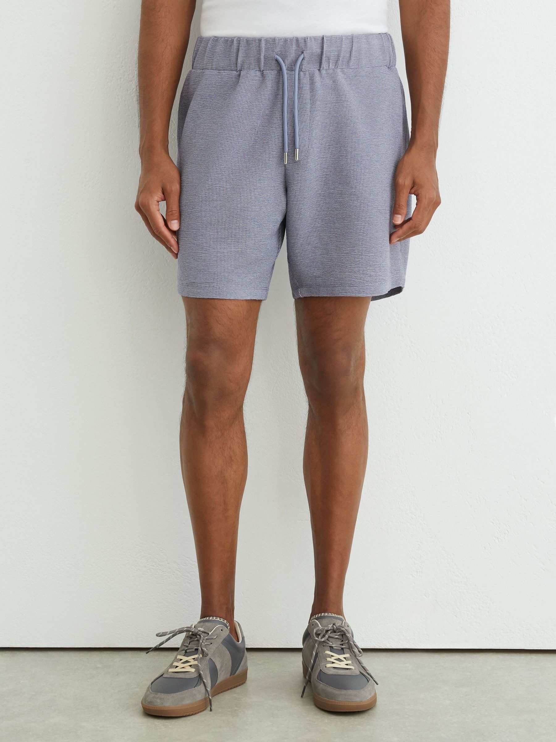 Textured Stripe Drawstring Shorts in Airforce Blue - 圖片 3/6