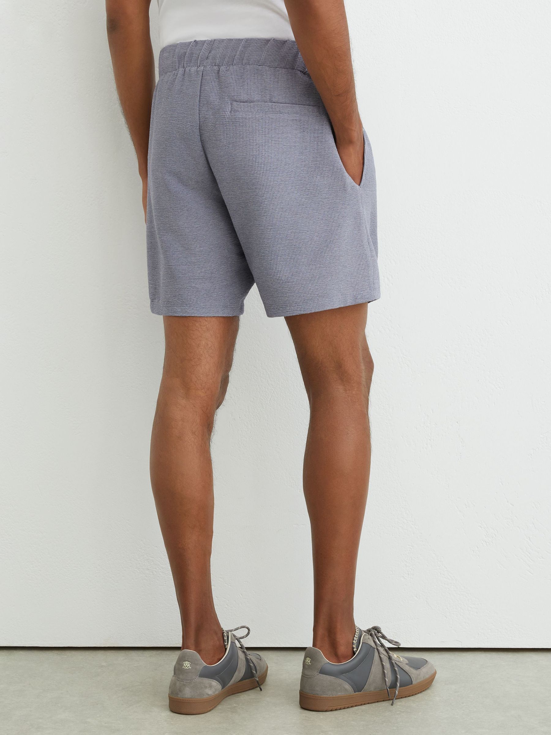Textured Stripe Drawstring Shorts in Airforce Blue - 圖片 5/6