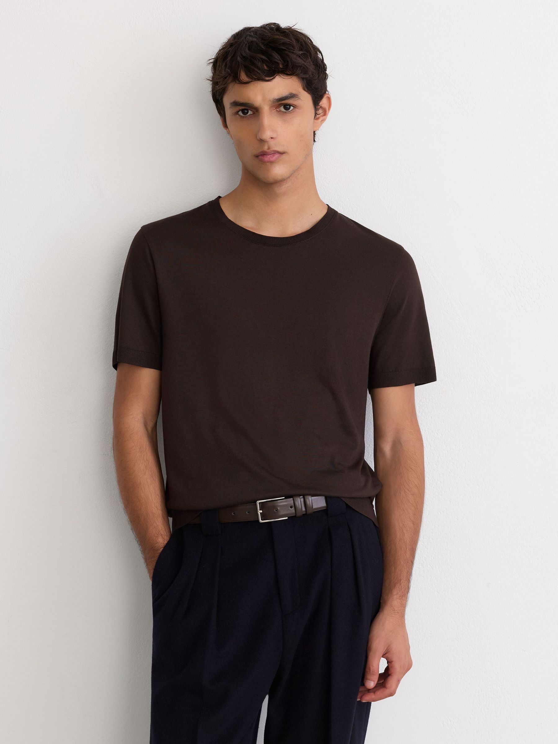 T-shirt à col rond coupe moderne en coton-modal, marron foncé - Image 1 de 6