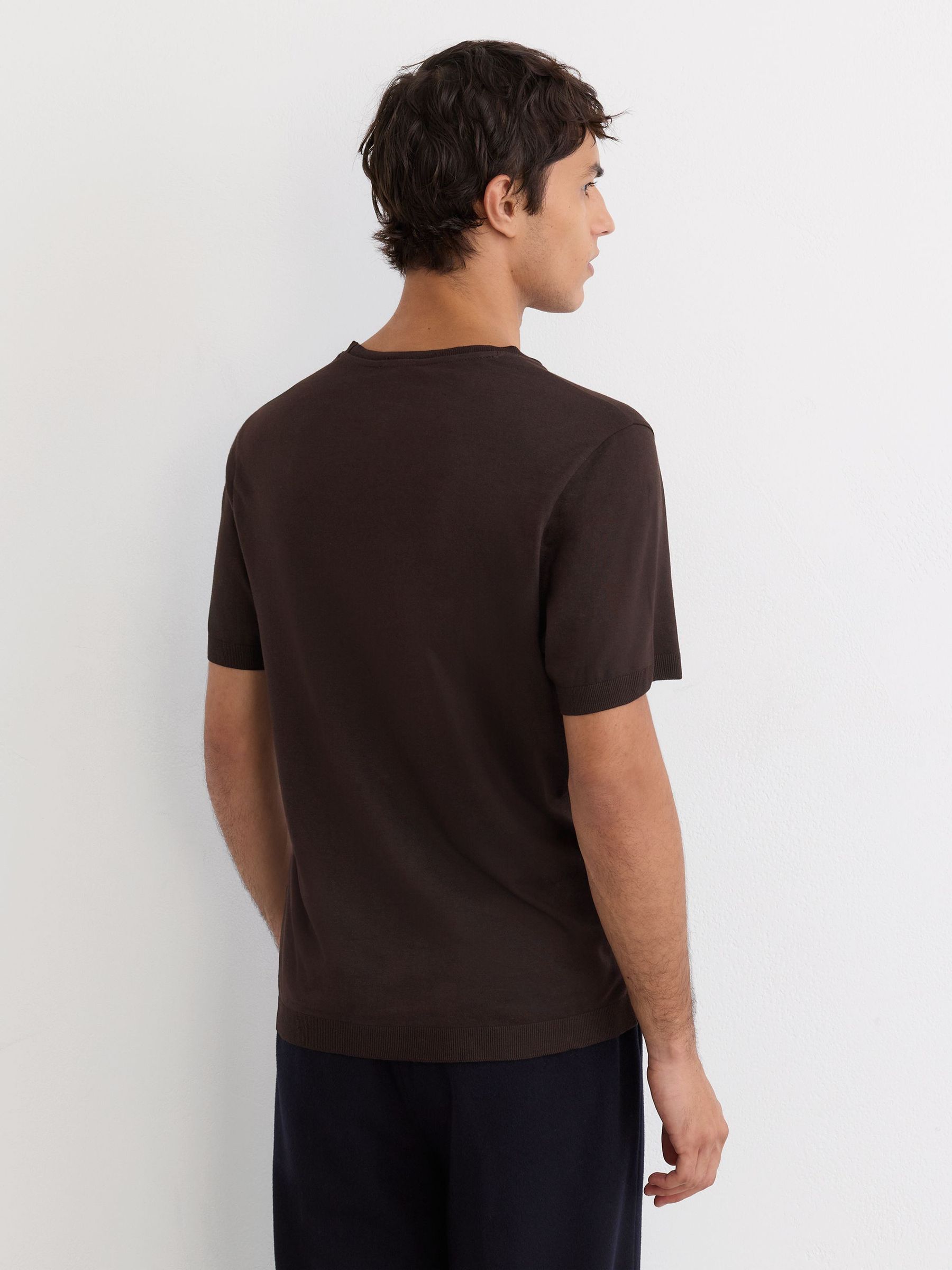 T-shirt à col rond coupe moderne en coton-modal, marron foncé - Image 5 de 6