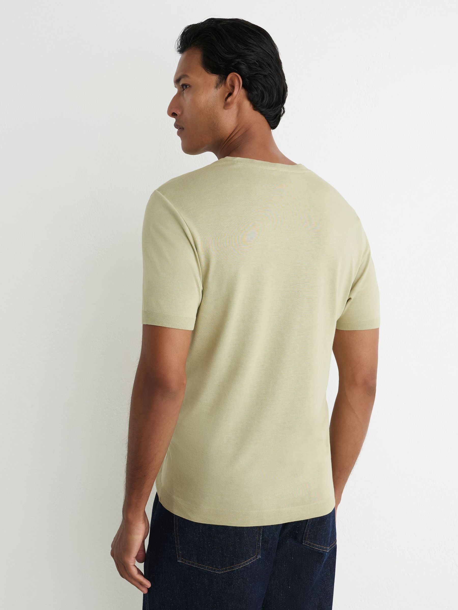 Cotton-Modal V-Neck Tailored-Fit T-Shirt in Green - Image 5 de 6