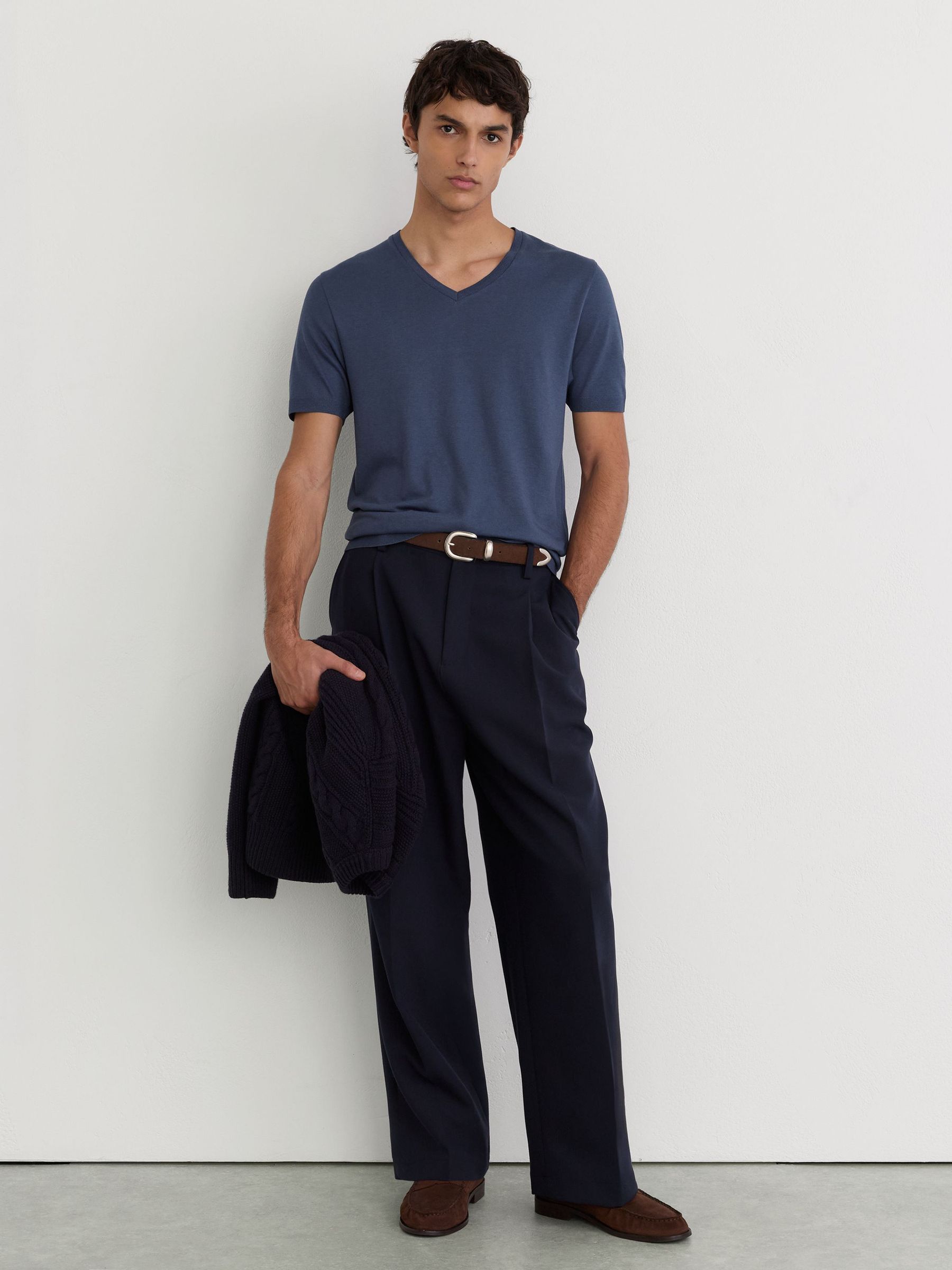 Cotton-Modal V-Neck Tailored-Fit T-Shirt in Airforce Blue - Image 3 de 6