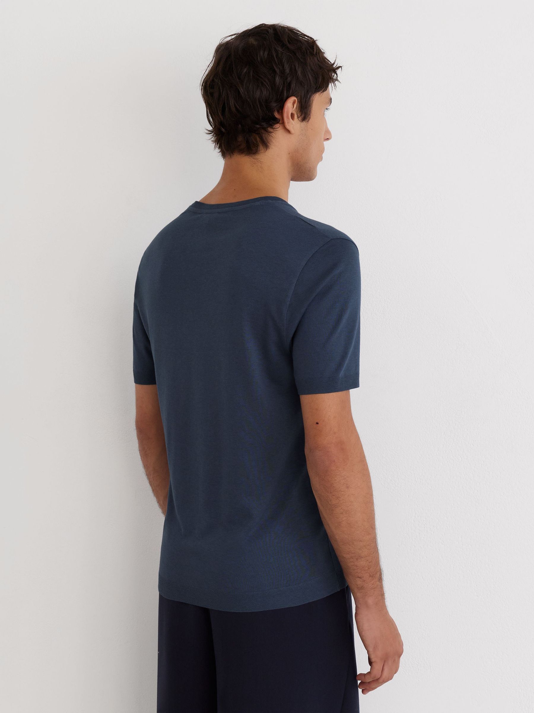 Cotton-Modal V-Neck Tailored-Fit T-Shirt in Airforce Blue - Image 5 de 6
