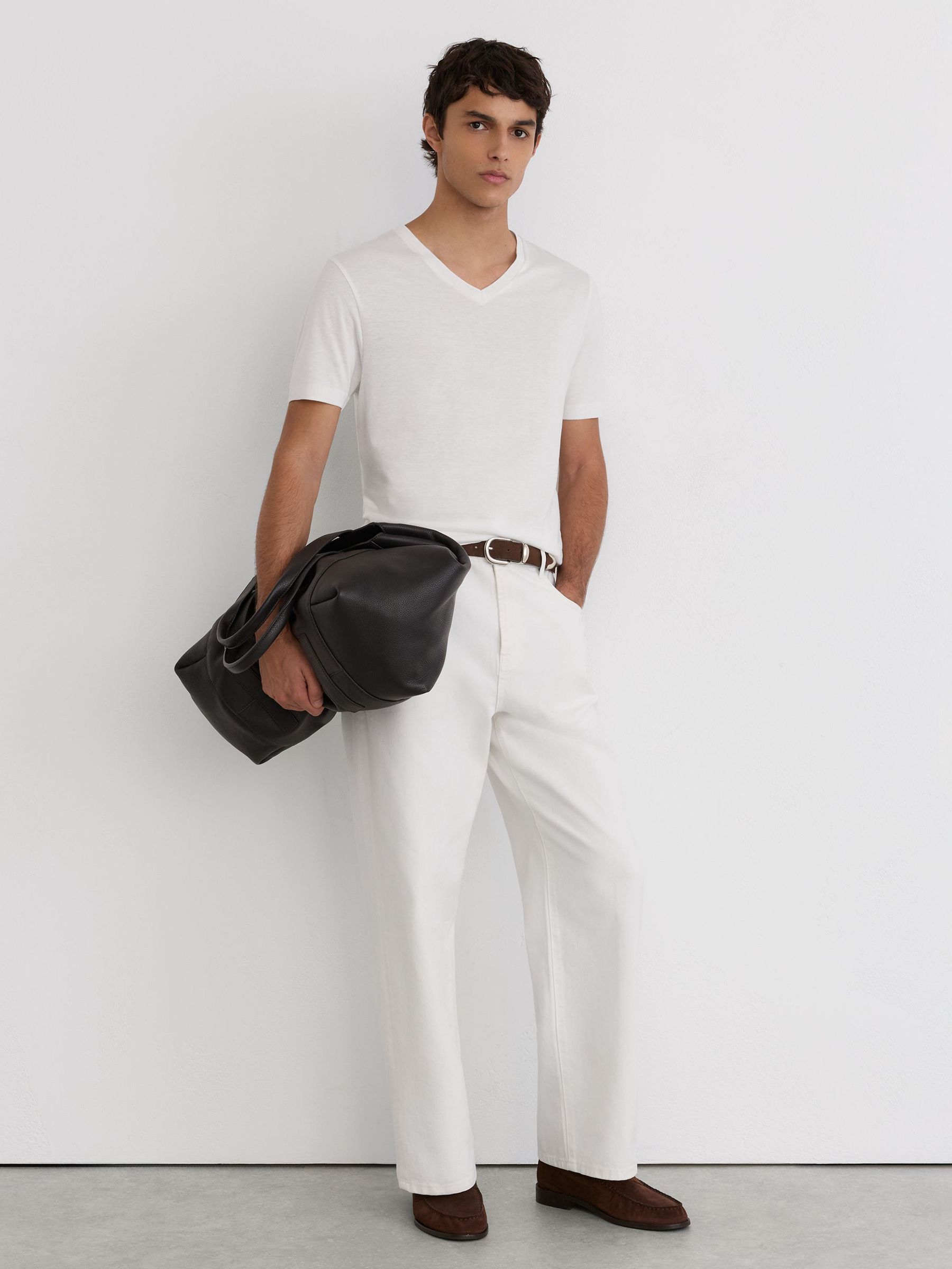 Cotton-Modal V-Neck Tailored-Fit T-Shirt in White - Image 1 de 6