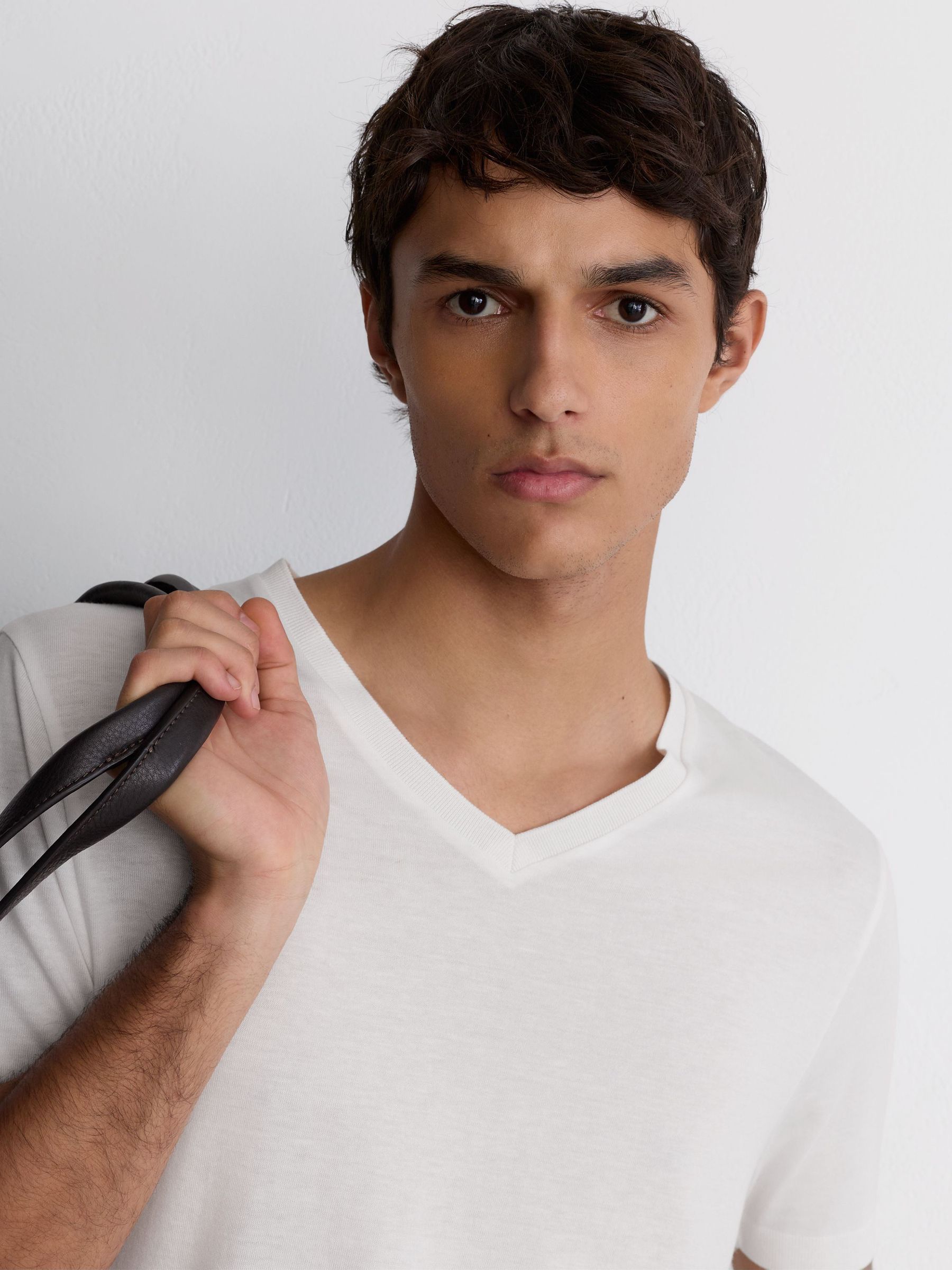 Cotton-Modal V-Neck Tailored-Fit T-Shirt in White - Image 3 de 6