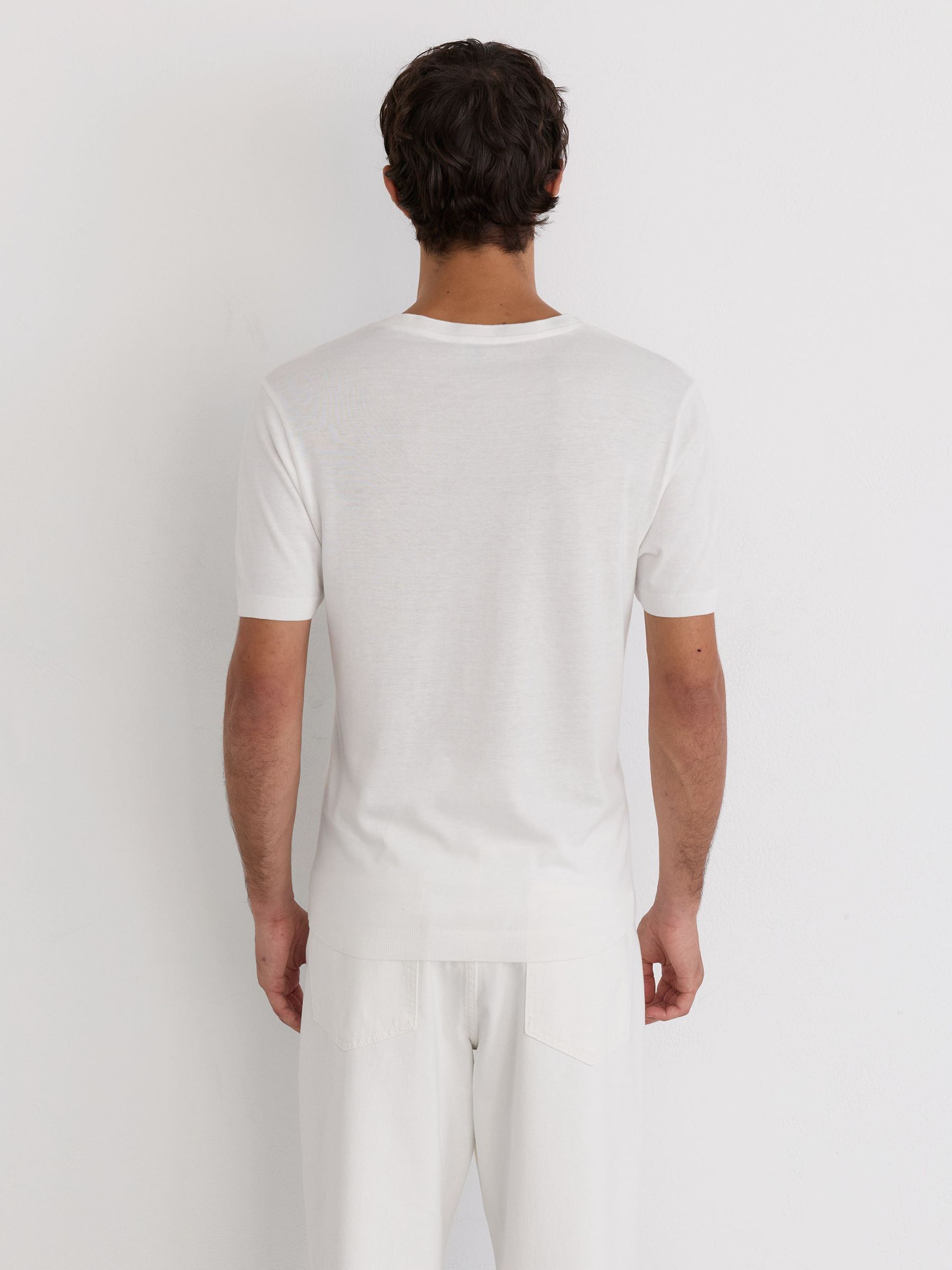 Cotton-Modal V-Neck Tailored-Fit T-Shirt in White - Image 5 de 6