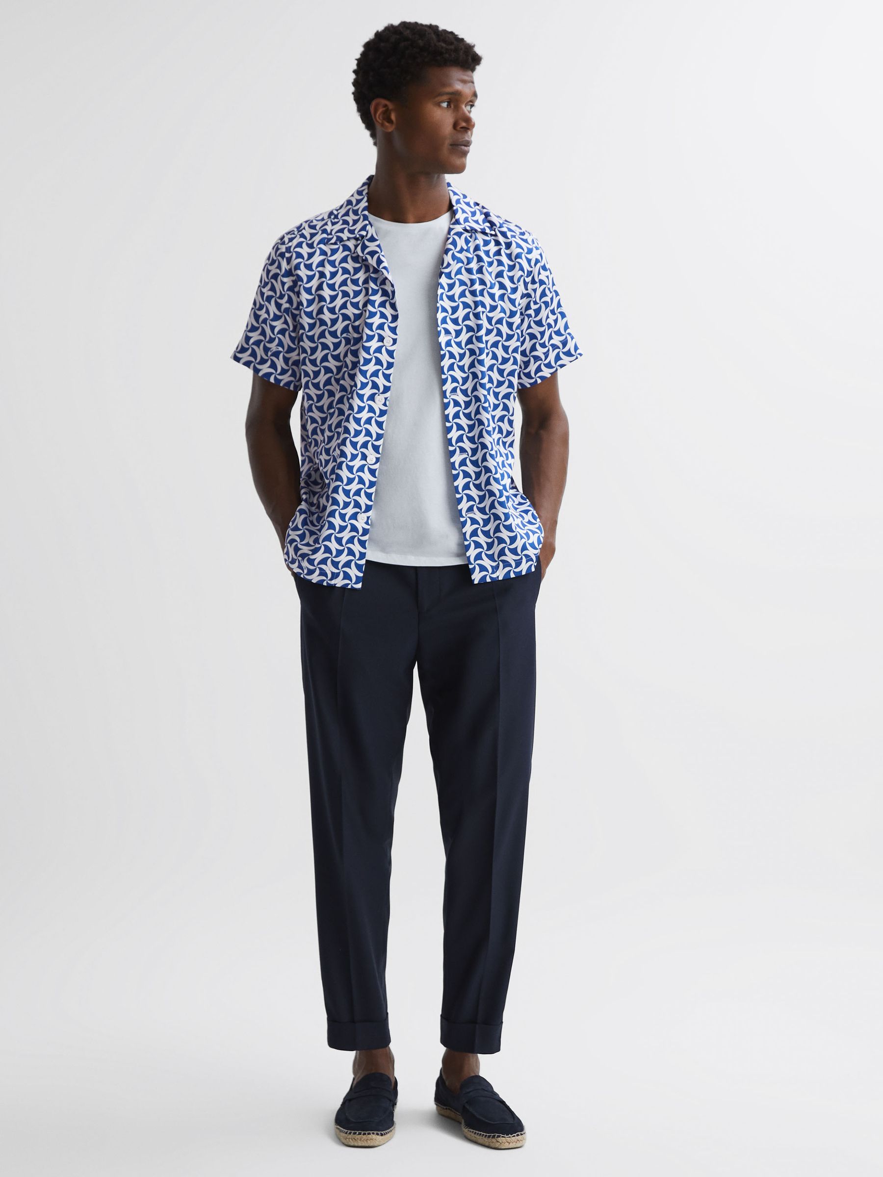 Reiss Ché Printed Cuban Collar Button-Through Shirt in Bright Blue/White - Image 4 of 6
