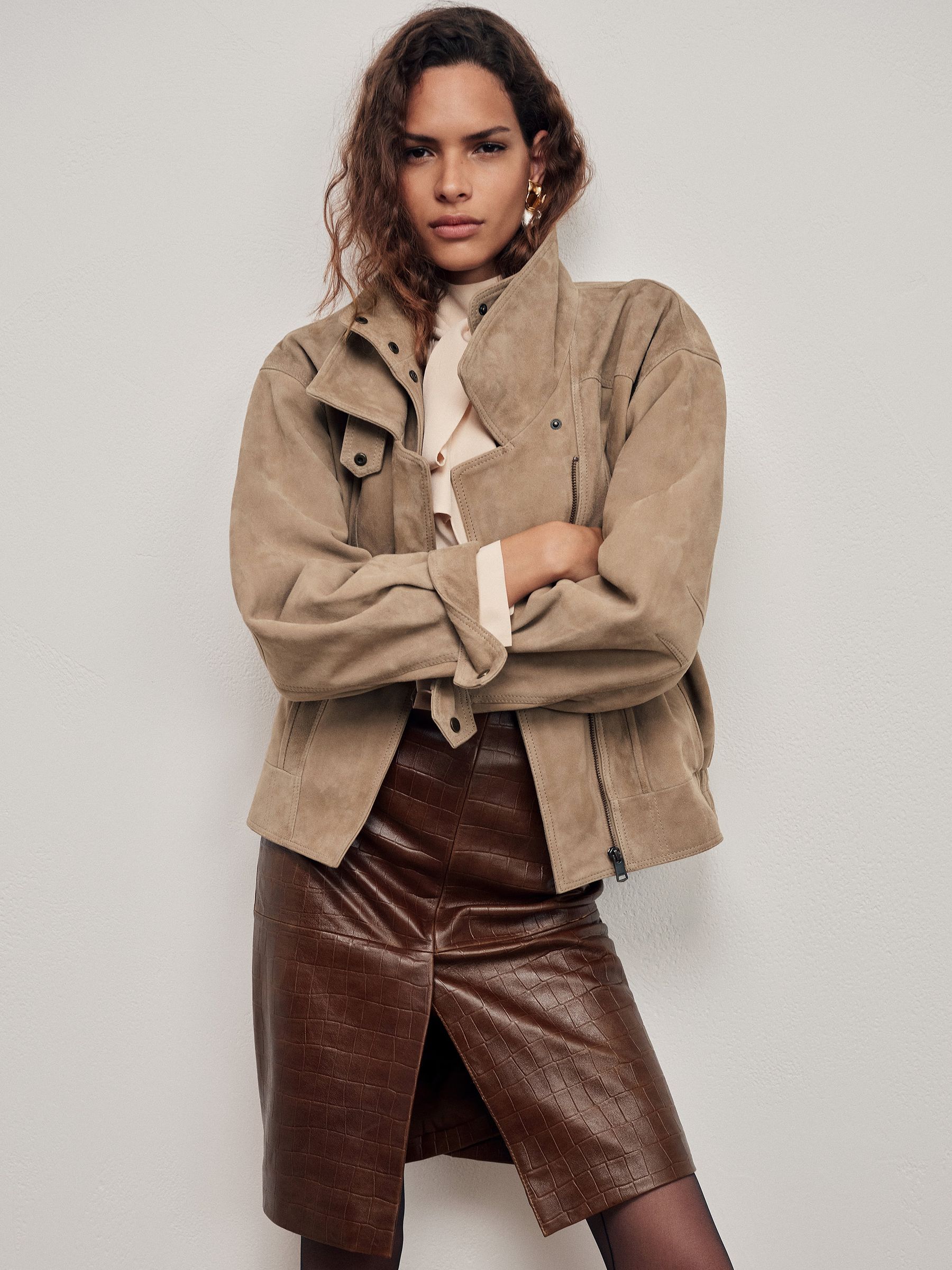 Leather Croc-Embossed Midi Pencil Skirt in Tan Brown - صورة 1 من 8