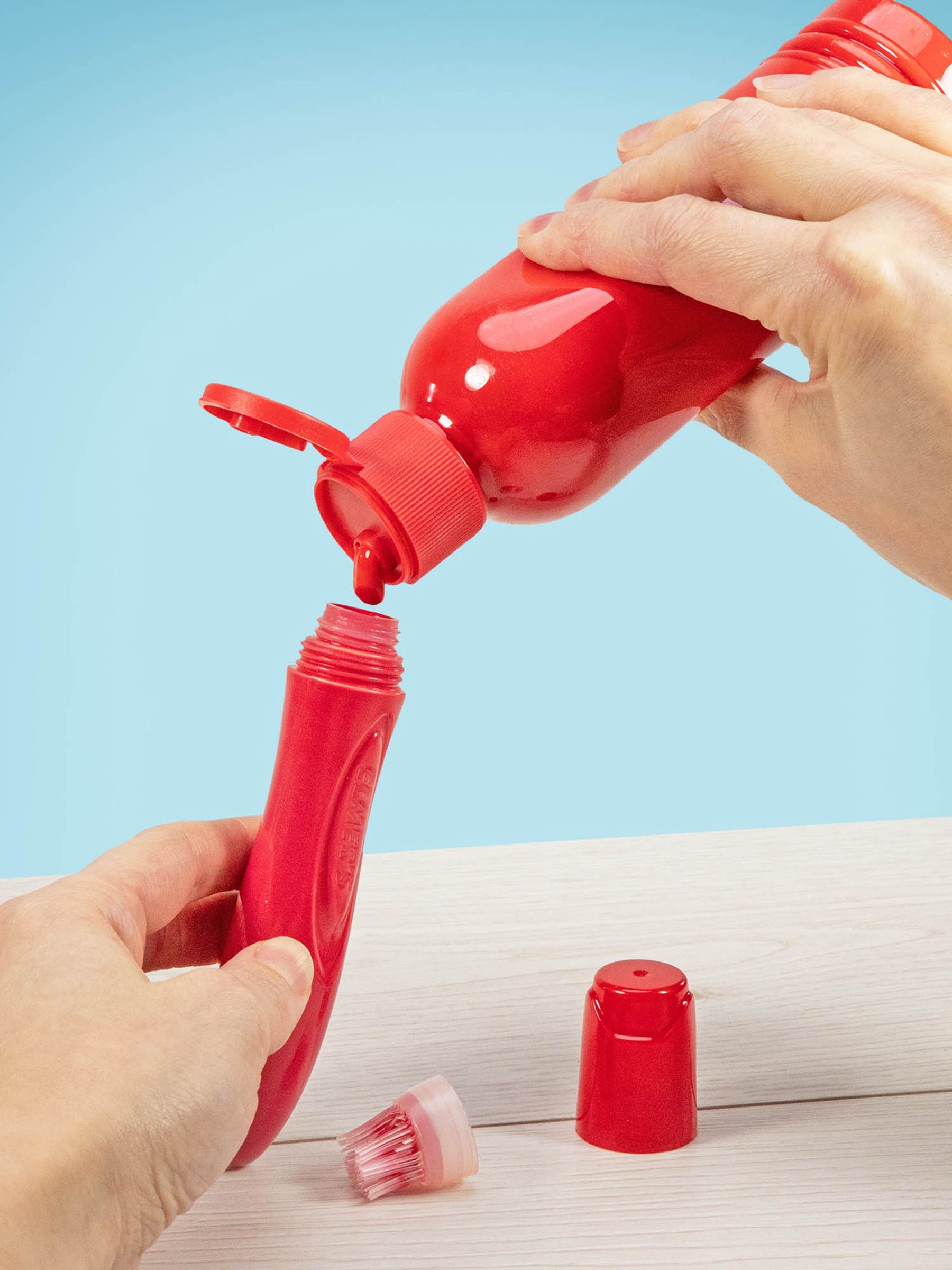 Galt Squeeze n Brush 12 Classic Colours - Image 2 of 5