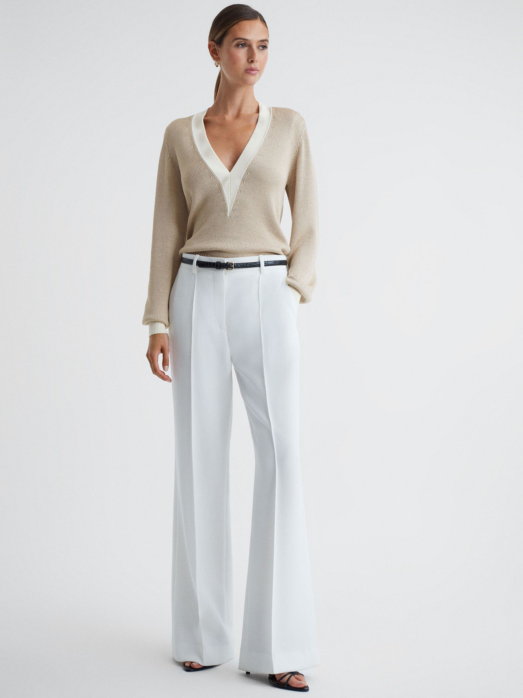 Contrast Trim Metallic V-Neck Jumper in Gold - Image 4 of 5