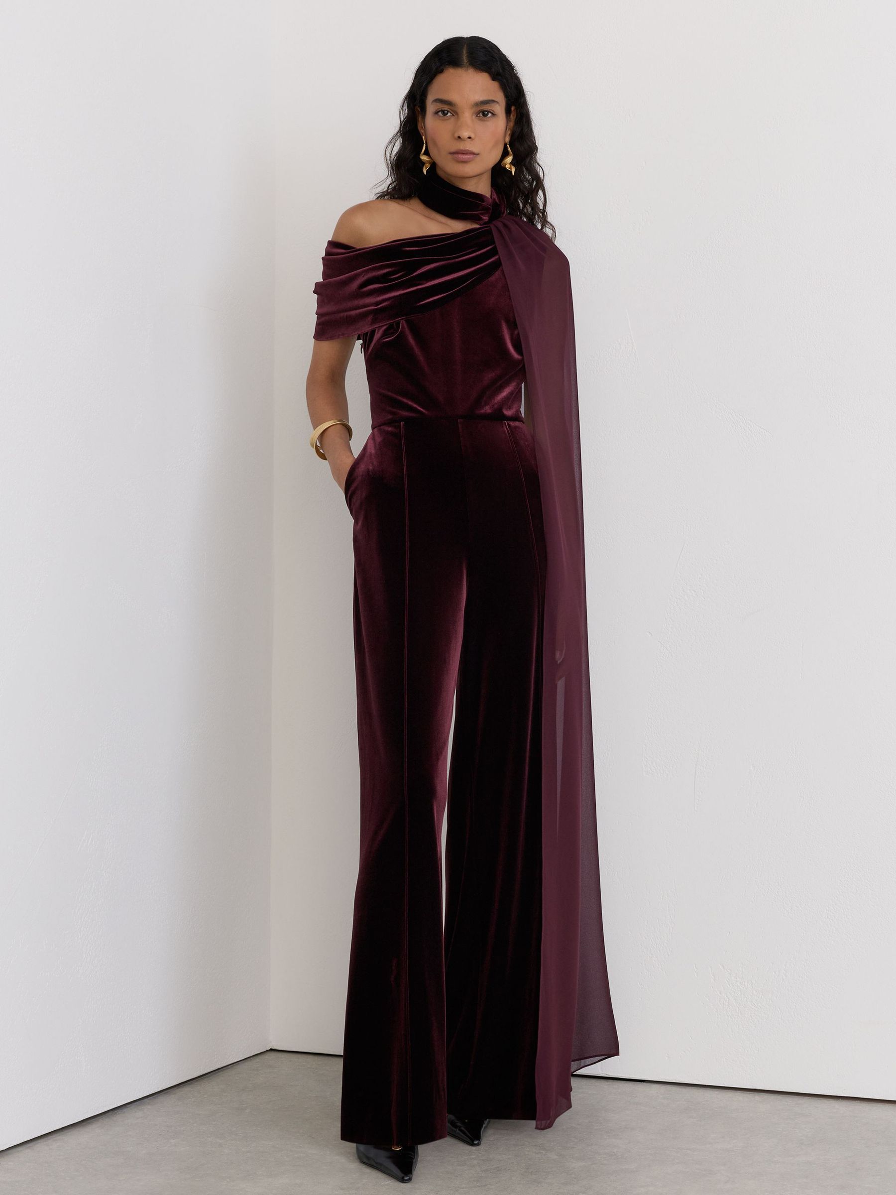 Petite One-Shoulder Drape Wide-Leg Jumpsuit in Burgundy Red - صورة 1 من 7