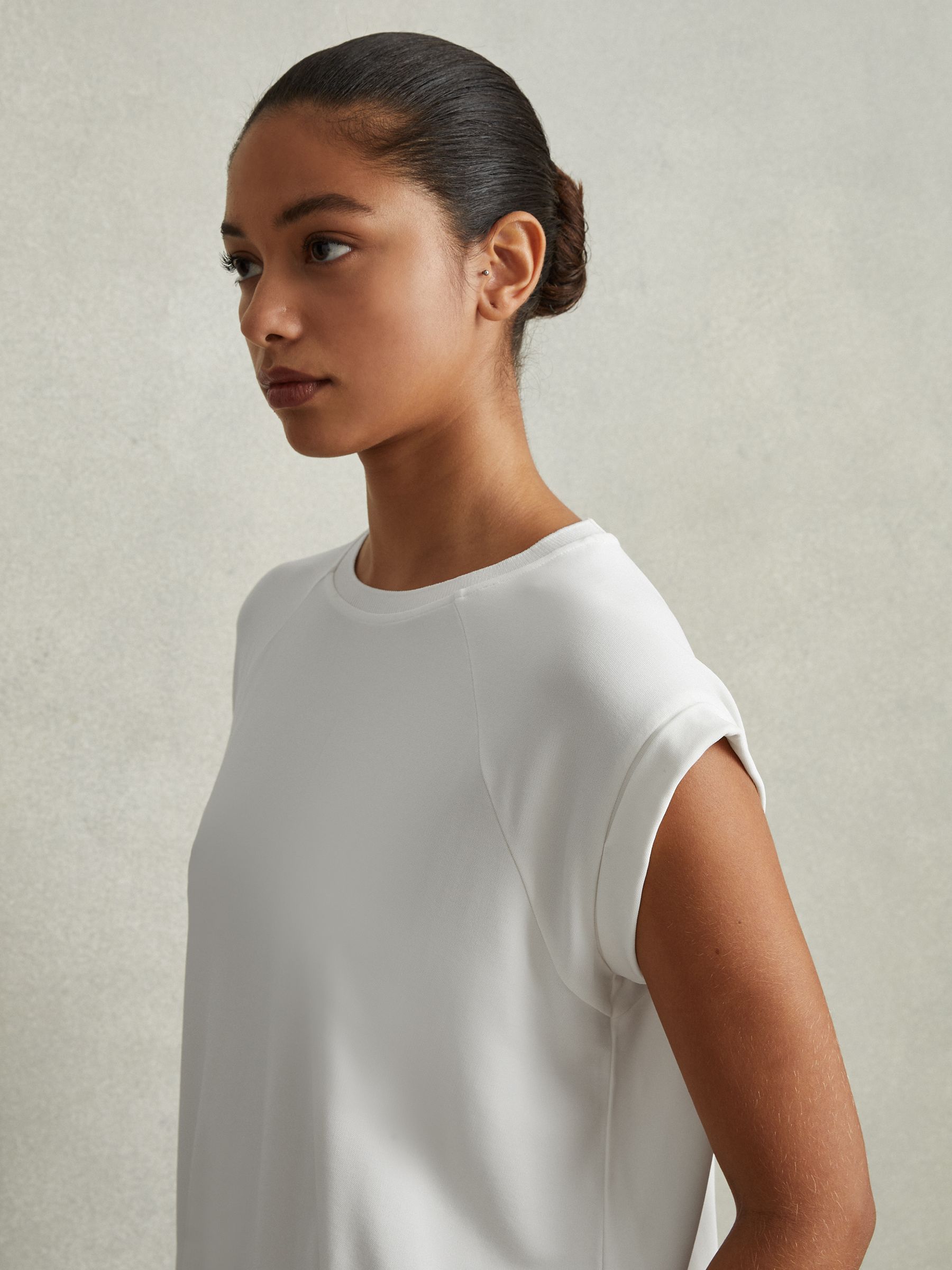 Elasticated Hem Raglan Sleeve Top in Ivory - Image 3 of 6