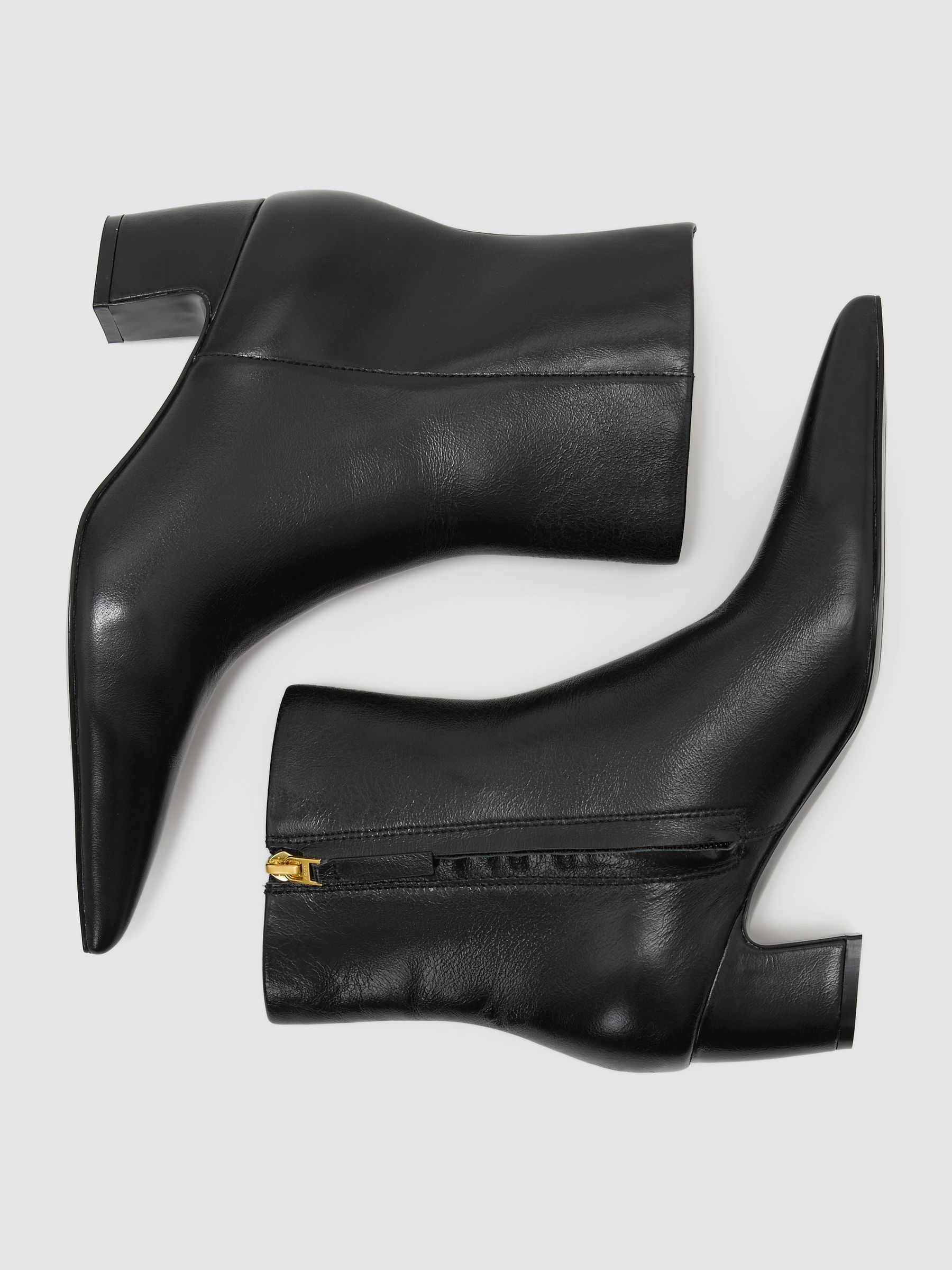 Leather Pointed-Toe Low-Heel Ankle Boots in Black - صورة 3 من 6