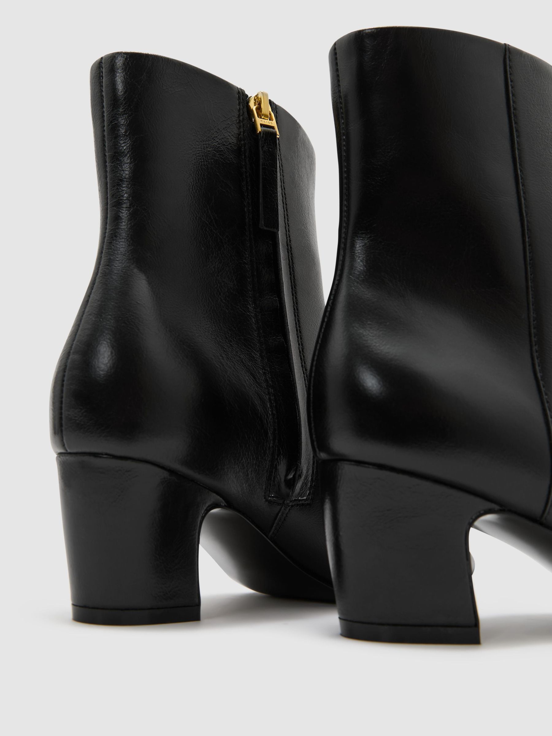 Leather Pointed-Toe Low-Heel Ankle Boots in Black - صورة 6 من 6