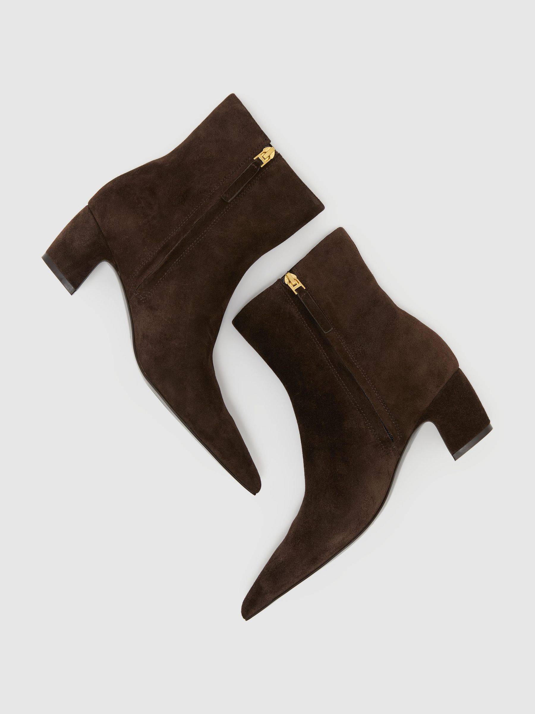 Leather Pointed-Toe Low-Heel Ankle Boots in Chocolate - صورة 3 من 5