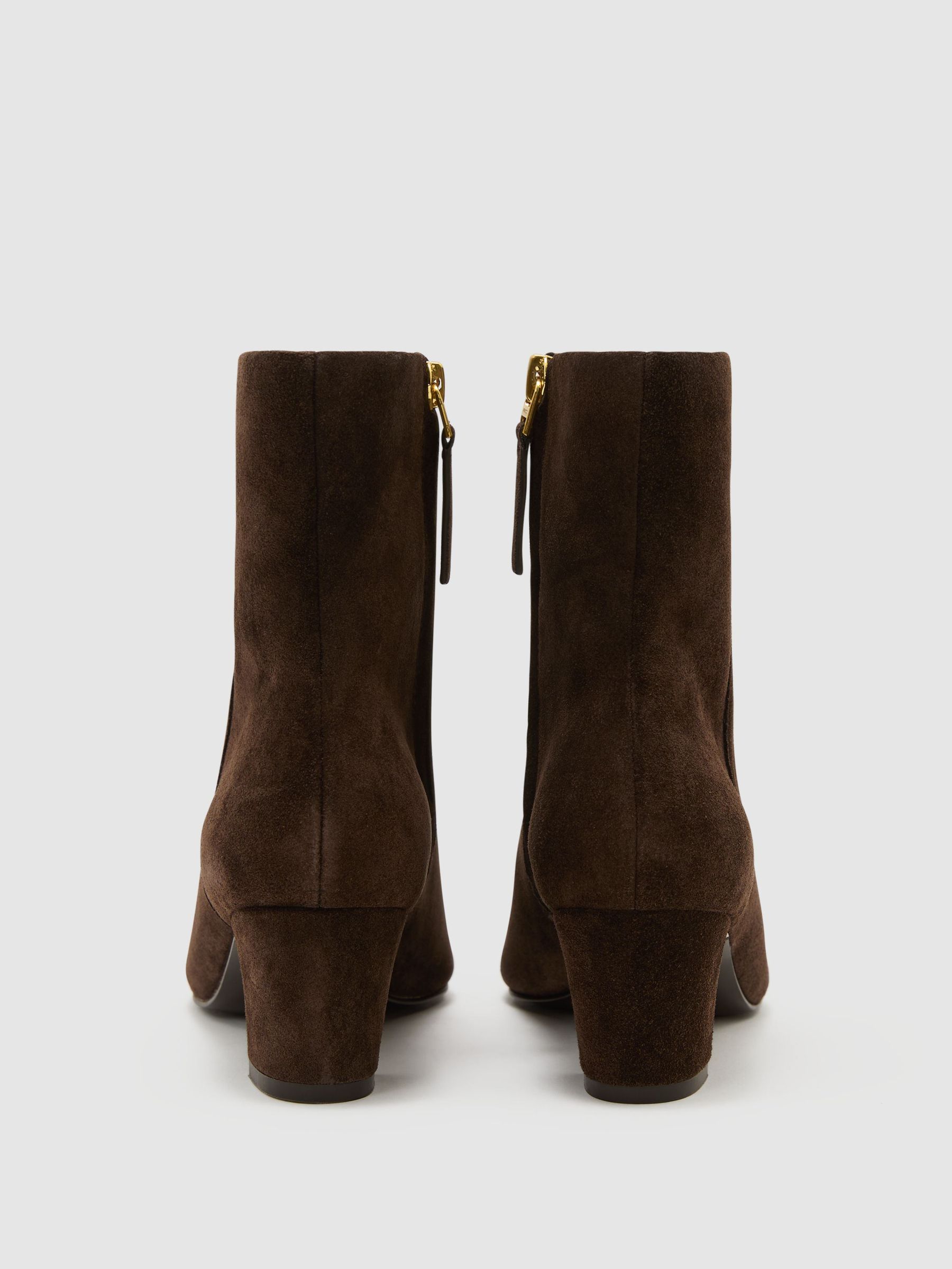 Leather Pointed-Toe Low-Heel Ankle Boots in Chocolate - صورة 4 من 5
