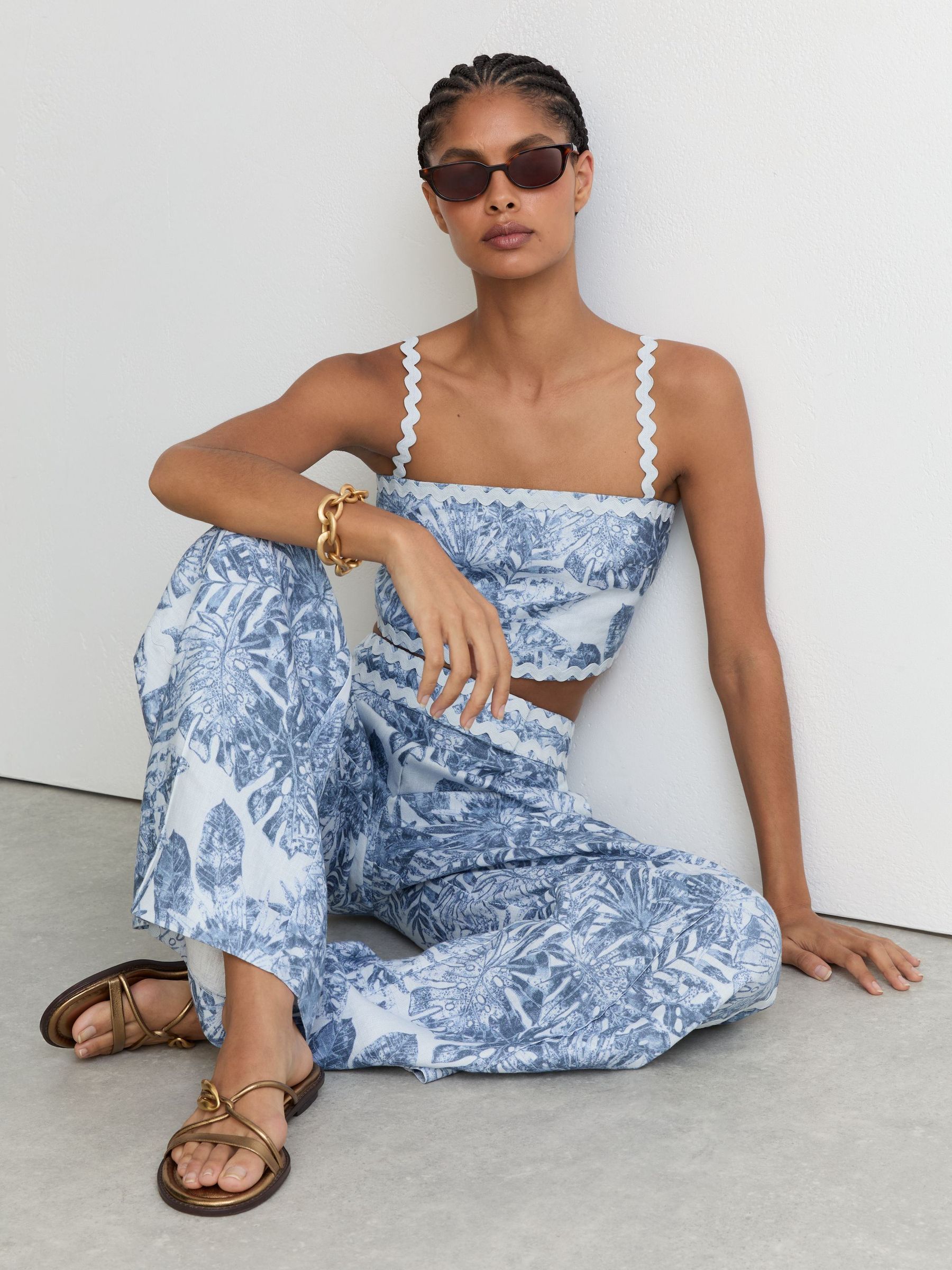 Petite Linen Wave-Trim Printed Wide-Leg Trousers in Blue - Image 5 of 8
