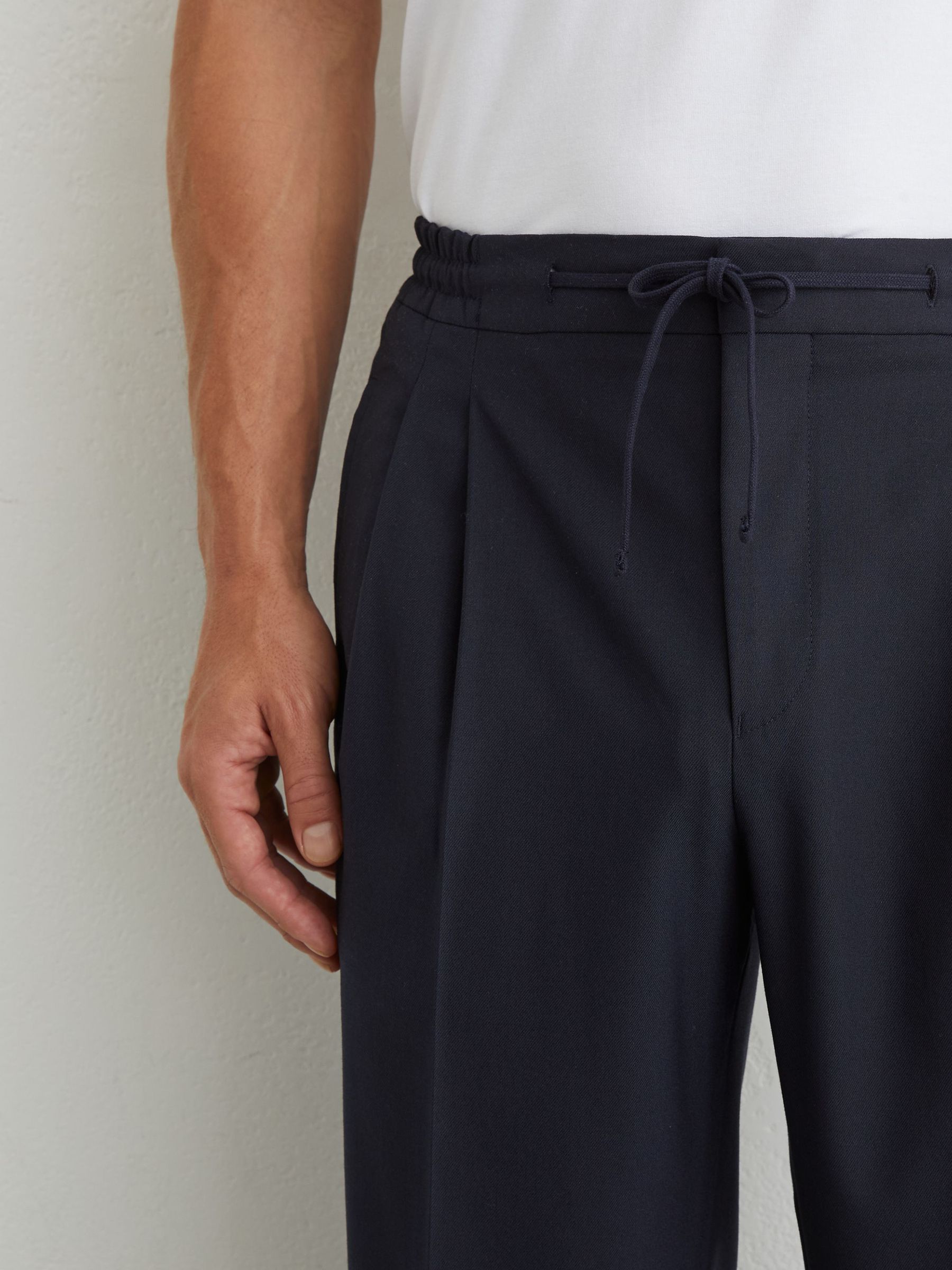 Relaxed Twill Drawstring Trousers in Navy - Billede 4 af 6