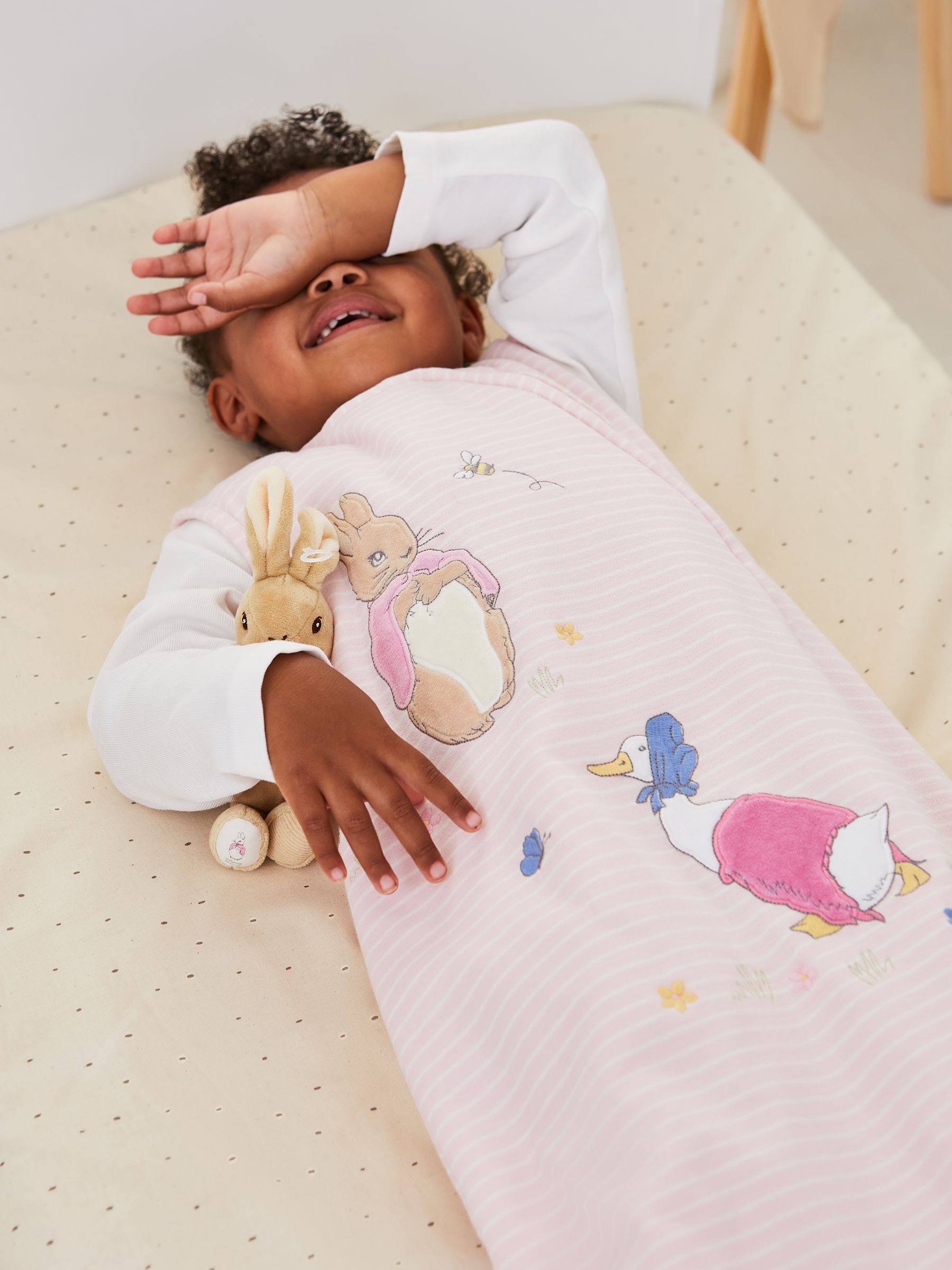 Flopsy Bunny Appliqué Toddler 2.5 Tog Sleeping Bag - Image 2 of 3