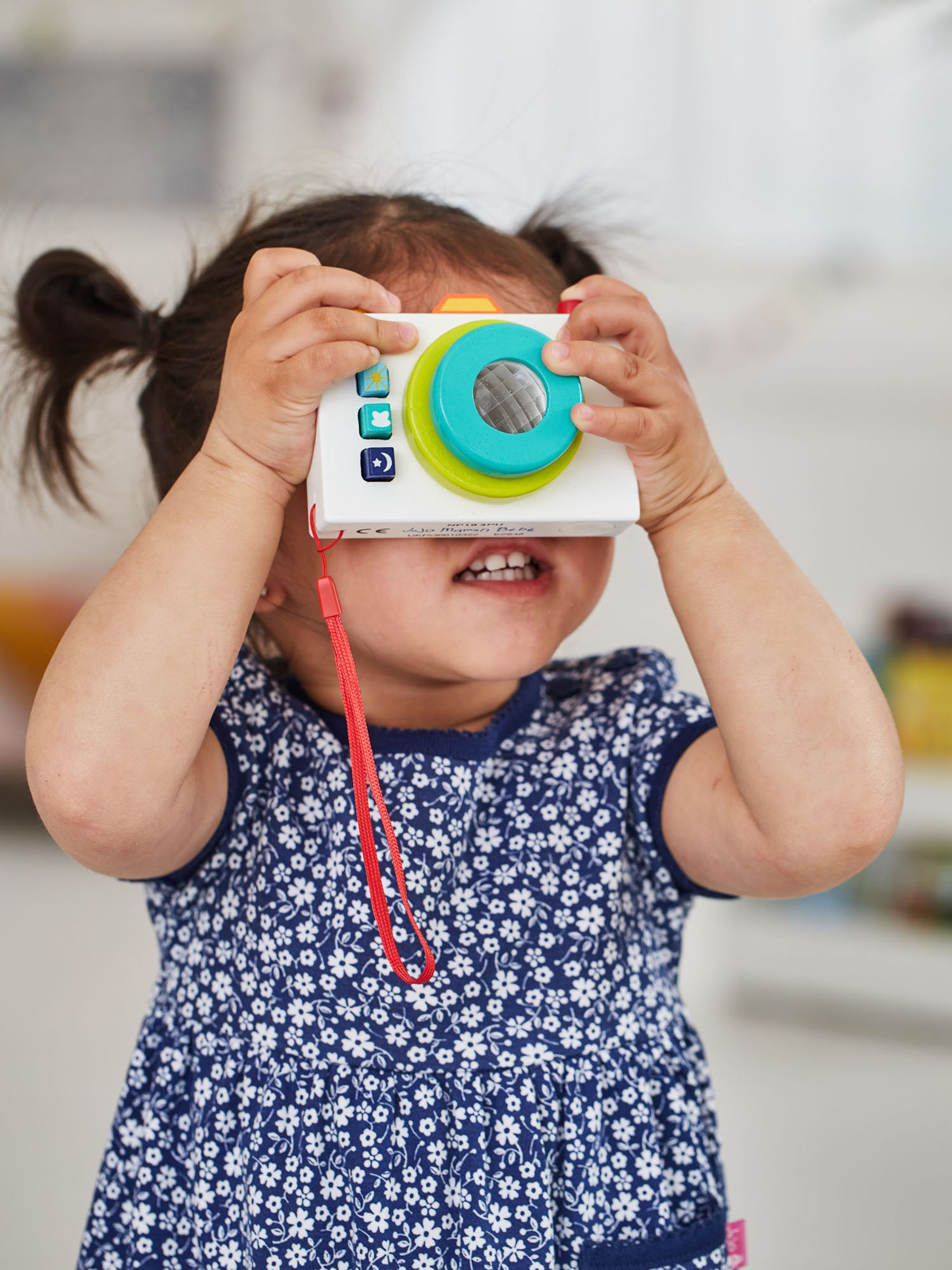 Wooden Camera Toy - Image 2 of 3