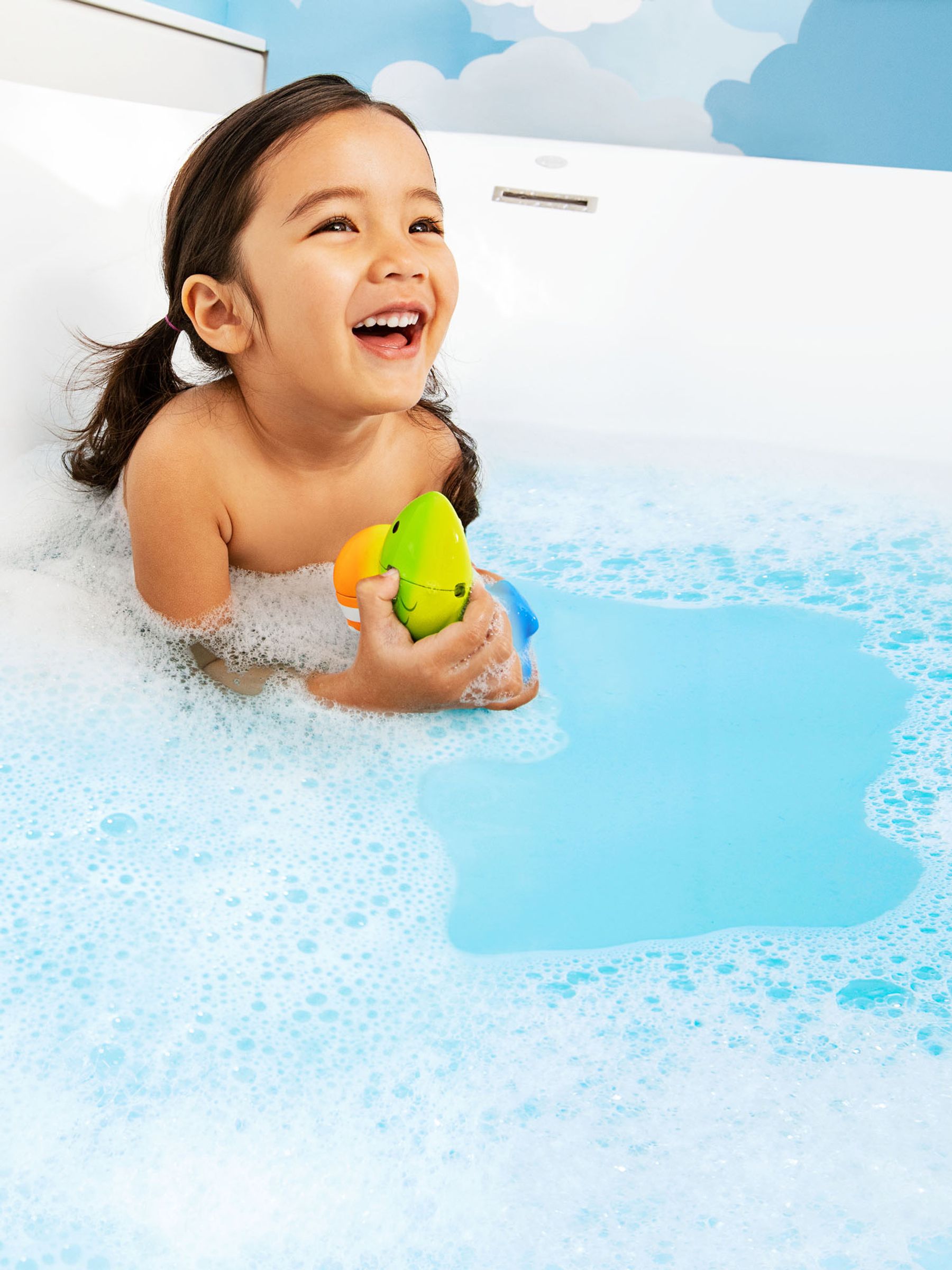 Munchkin ColourMix Fish Colour Changing Bath Toy - Image 10 of 11