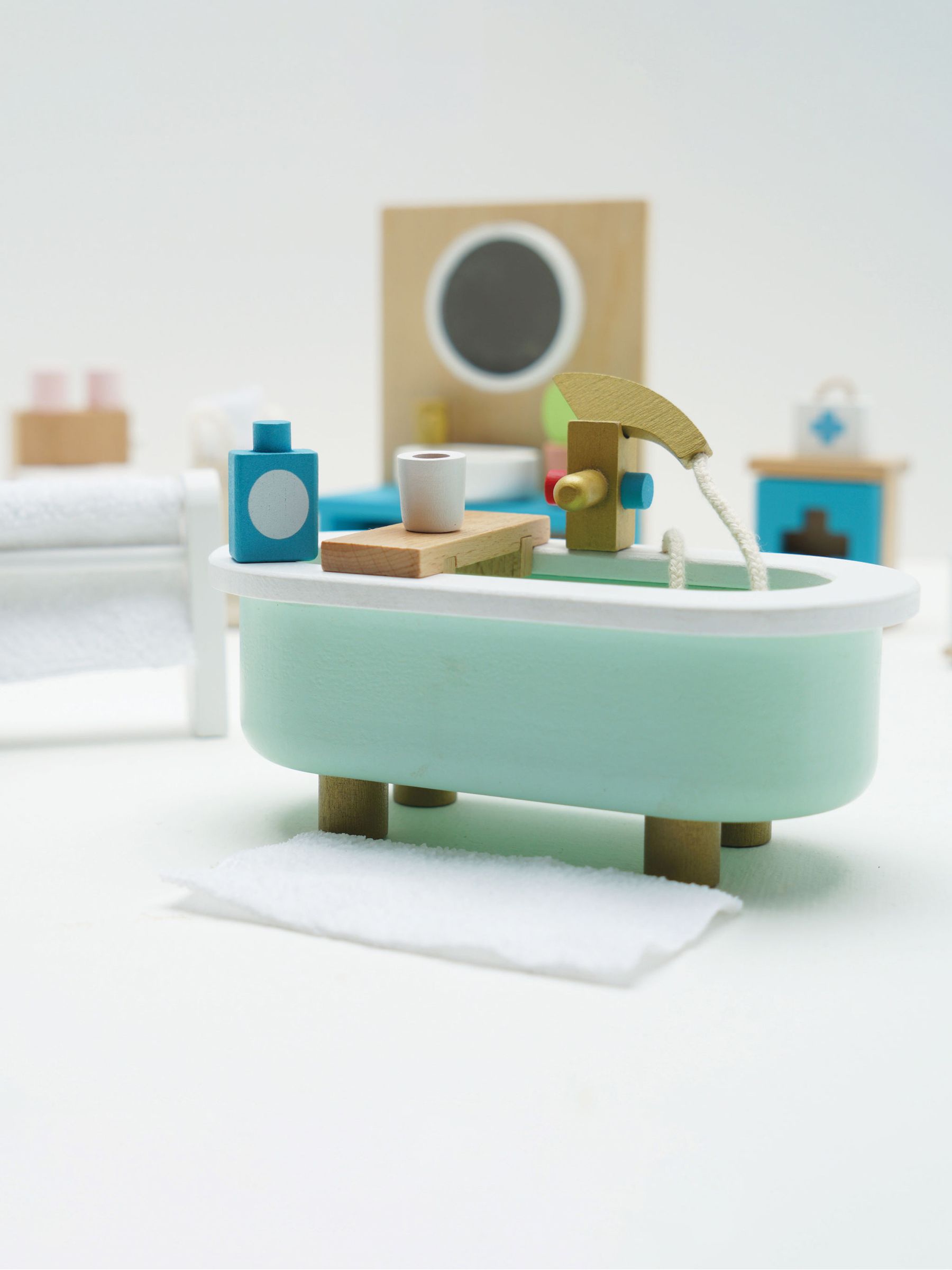 Le Toy Van Daisylane Bathroom - Image 2 of 7