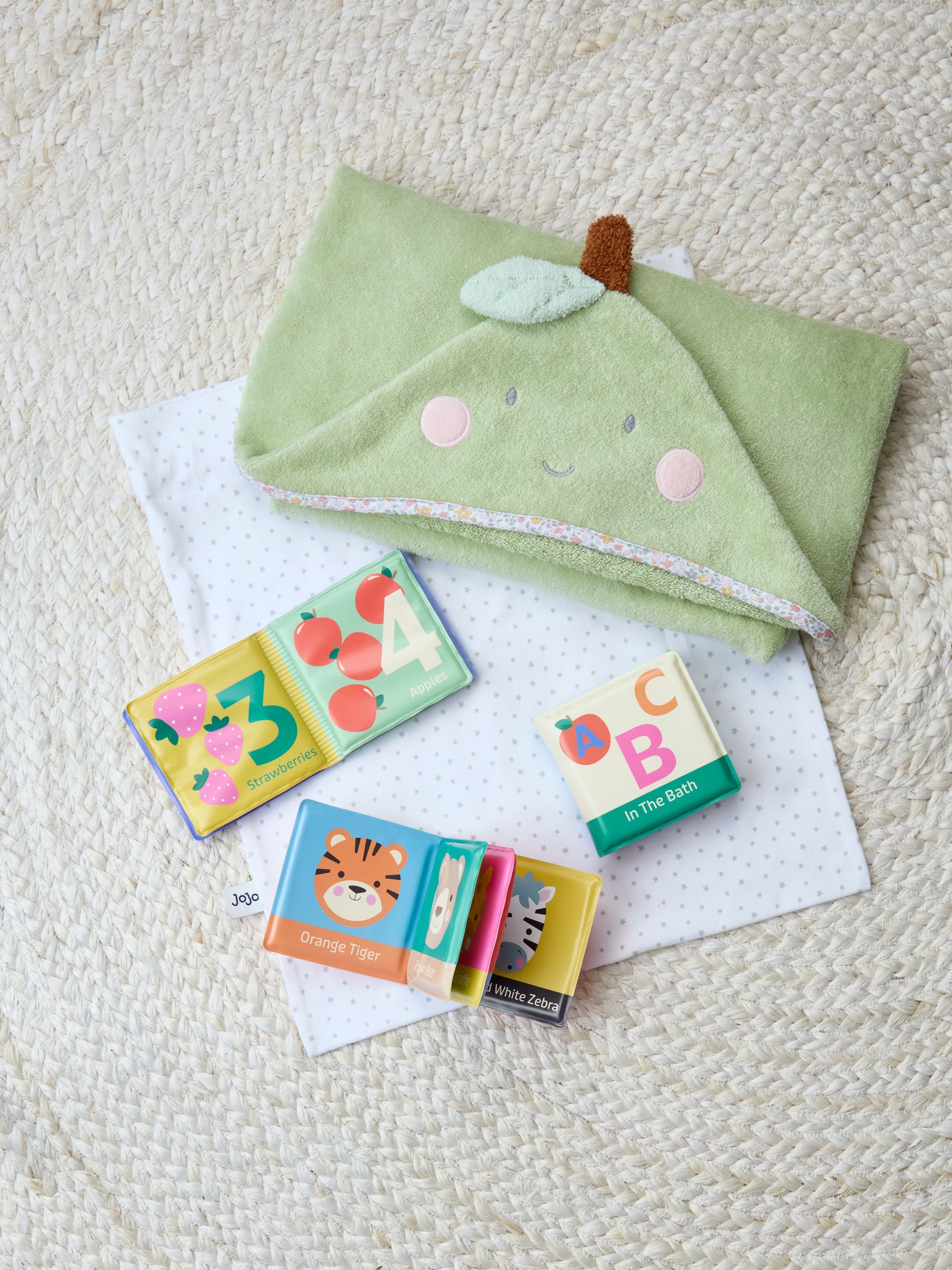 Apple Hooded Towel & Bathtime Book Gift Set - Image 3 of 4
