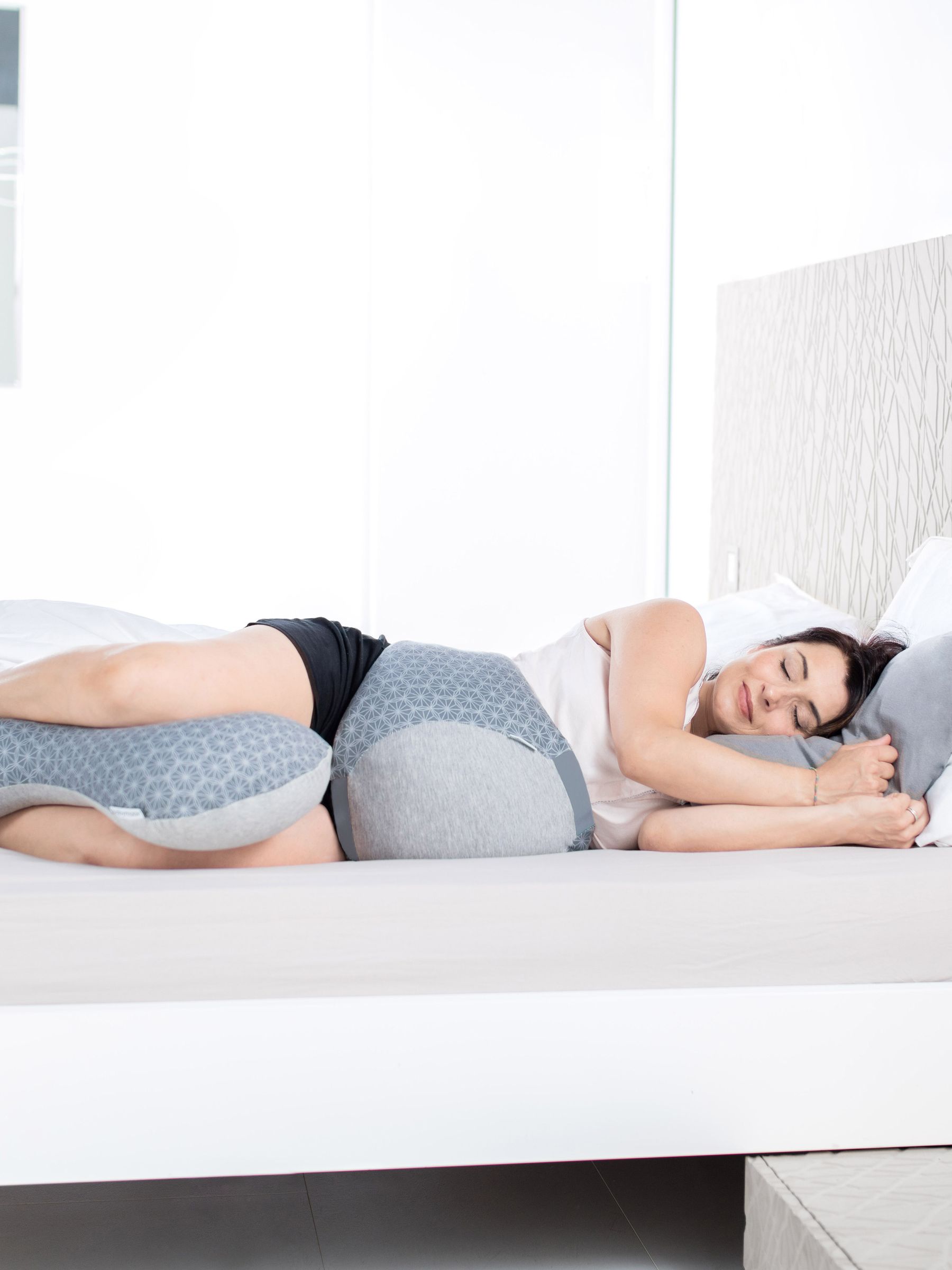 Babymoov Mum & B Maternity Cushion - Image 9 of 13