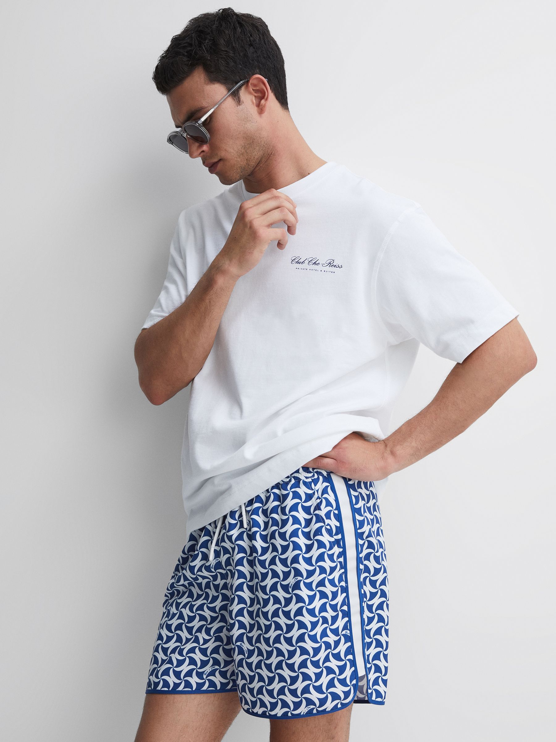Reiss Ché Printed Drawstring Swim Shorts in Bright Blue/White - Image 4 of 6