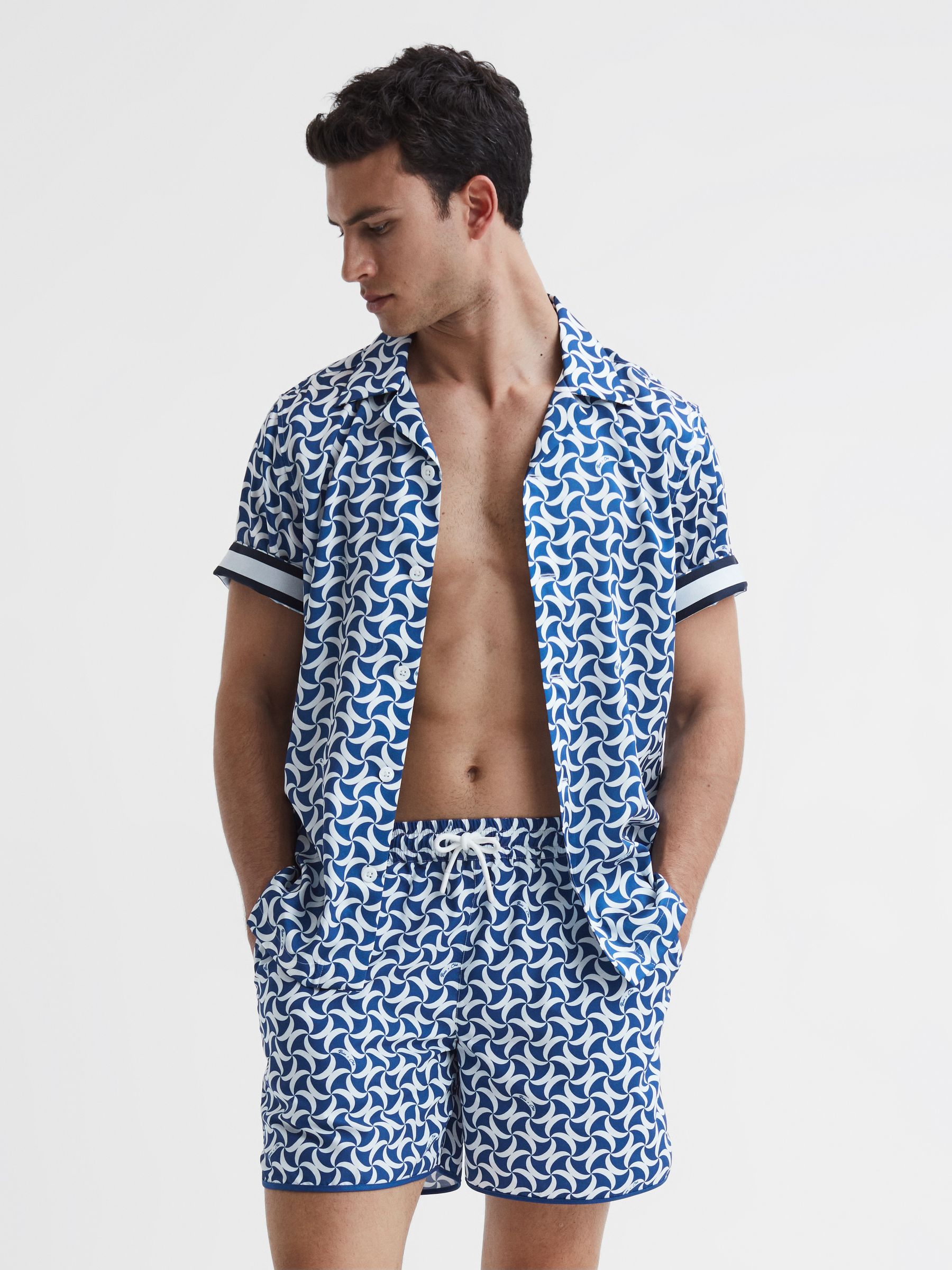 Reiss Ché Printed Drawstring Swim Shorts in Bright Blue/White - Image 6 of 6