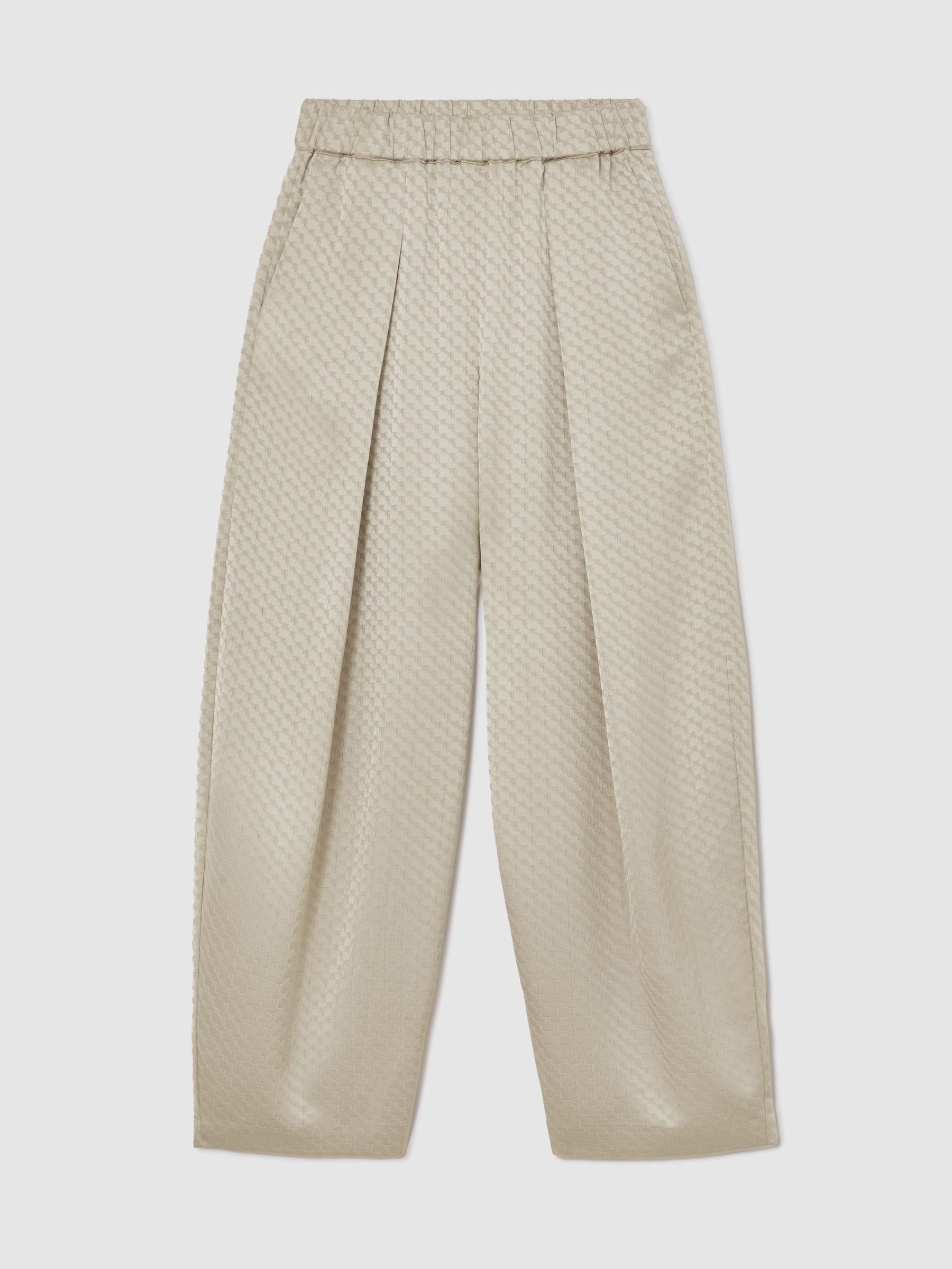 Jacquard Pleated Tapered Trousers in Champagne Neutral - Bild 2 von 7 Jacquard Pleated Tapered Trousers in Champagne Neutral - Bild 2 von 7