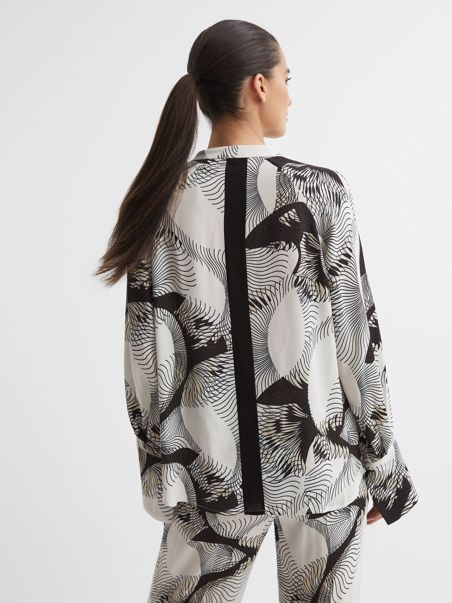 Abstract Print Co-Ord Blouse in Black/White - Image 5 of 5