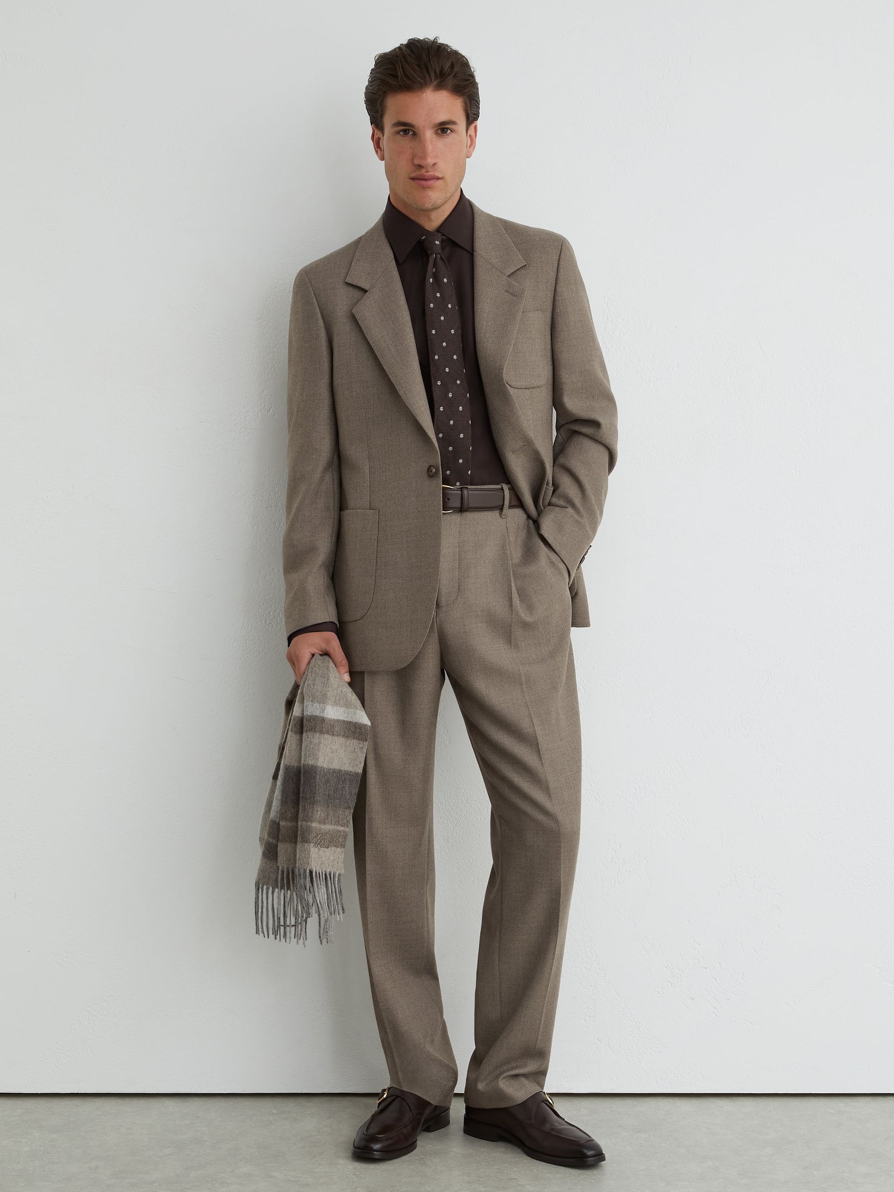 سترة بليزر بدلة من مزيج صوف مع تويل بصَف أزرار واحد Terrain Jacket من Reiss - صورة 3 من 10