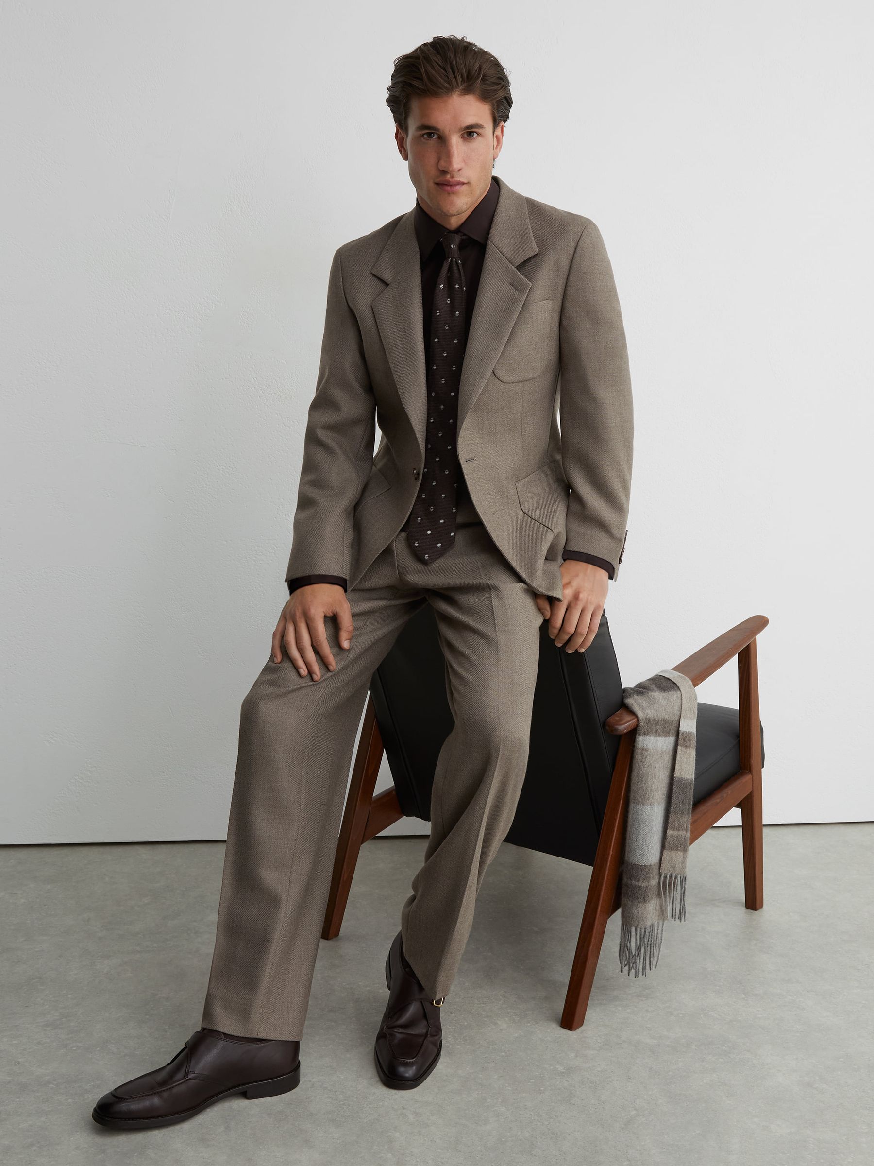 سترة بليزر بدلة من مزيج صوف مع تويل بصَف أزرار واحد Terrain Jacket من Reiss - صورة 6 من 10