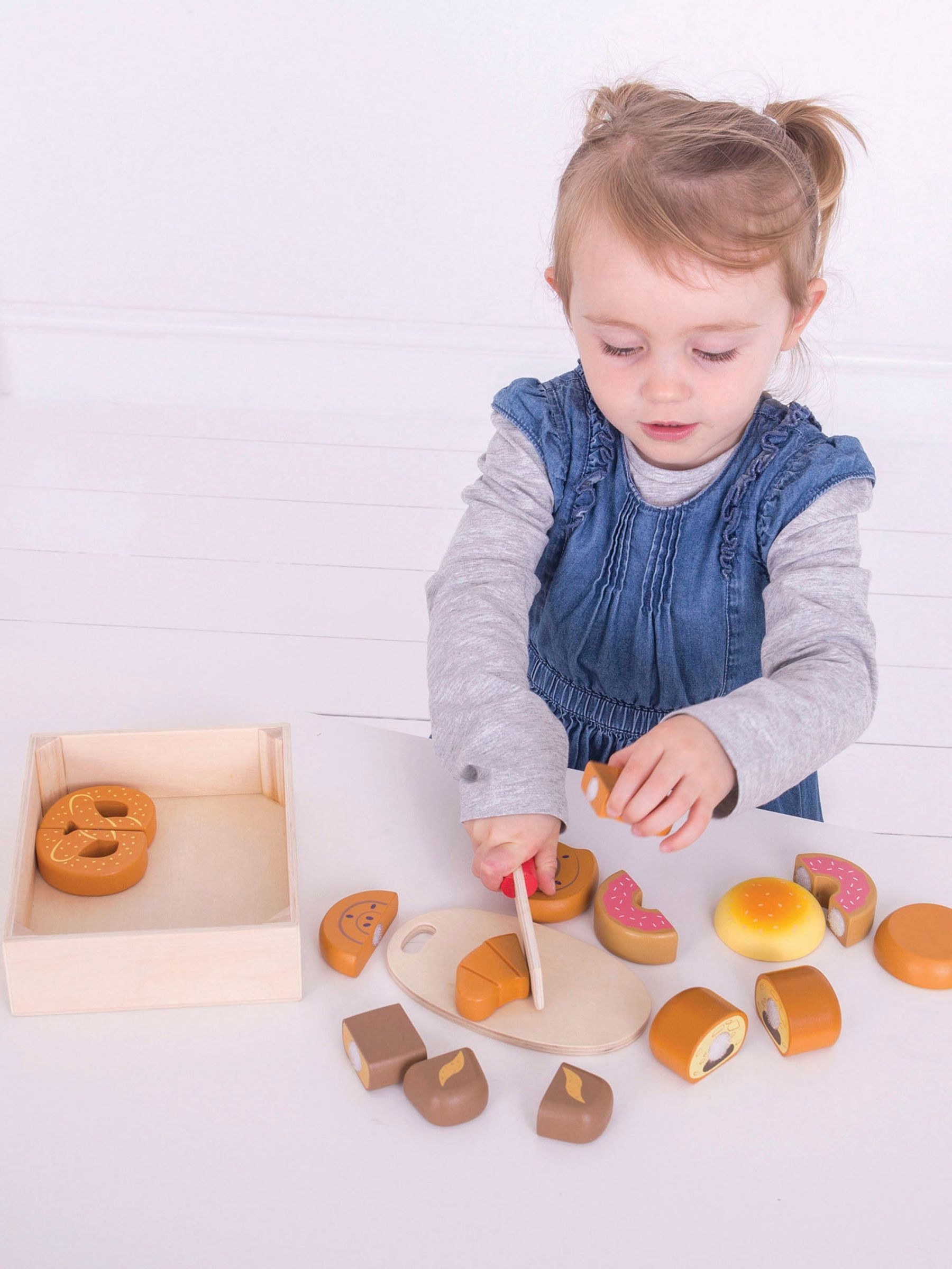 Bigjigs Wooden Cutting Bread and Pastries Crate - Image 2 of 2