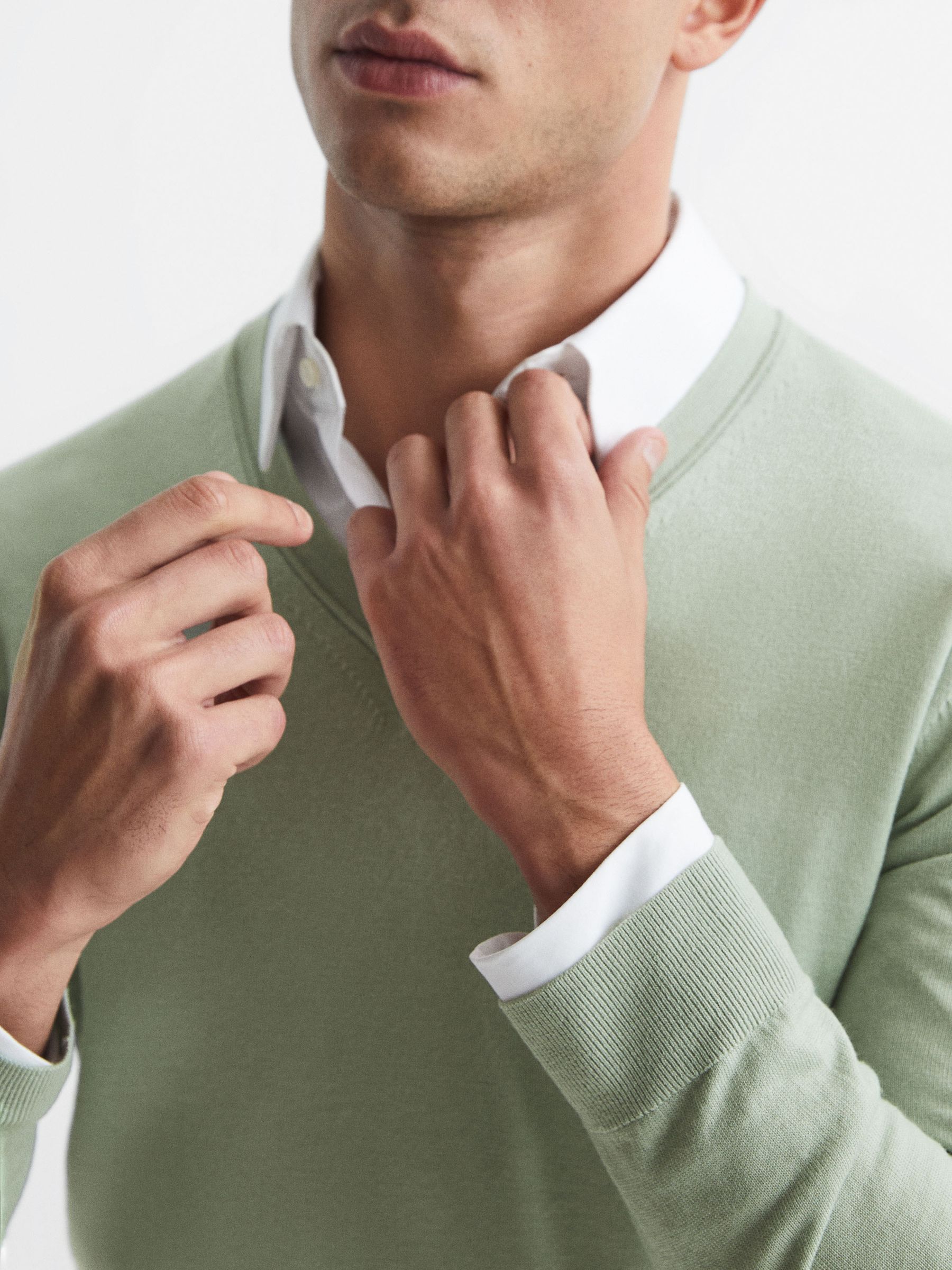Merino Wool V-Neck Jumper in Apple - Image 4 of 6
