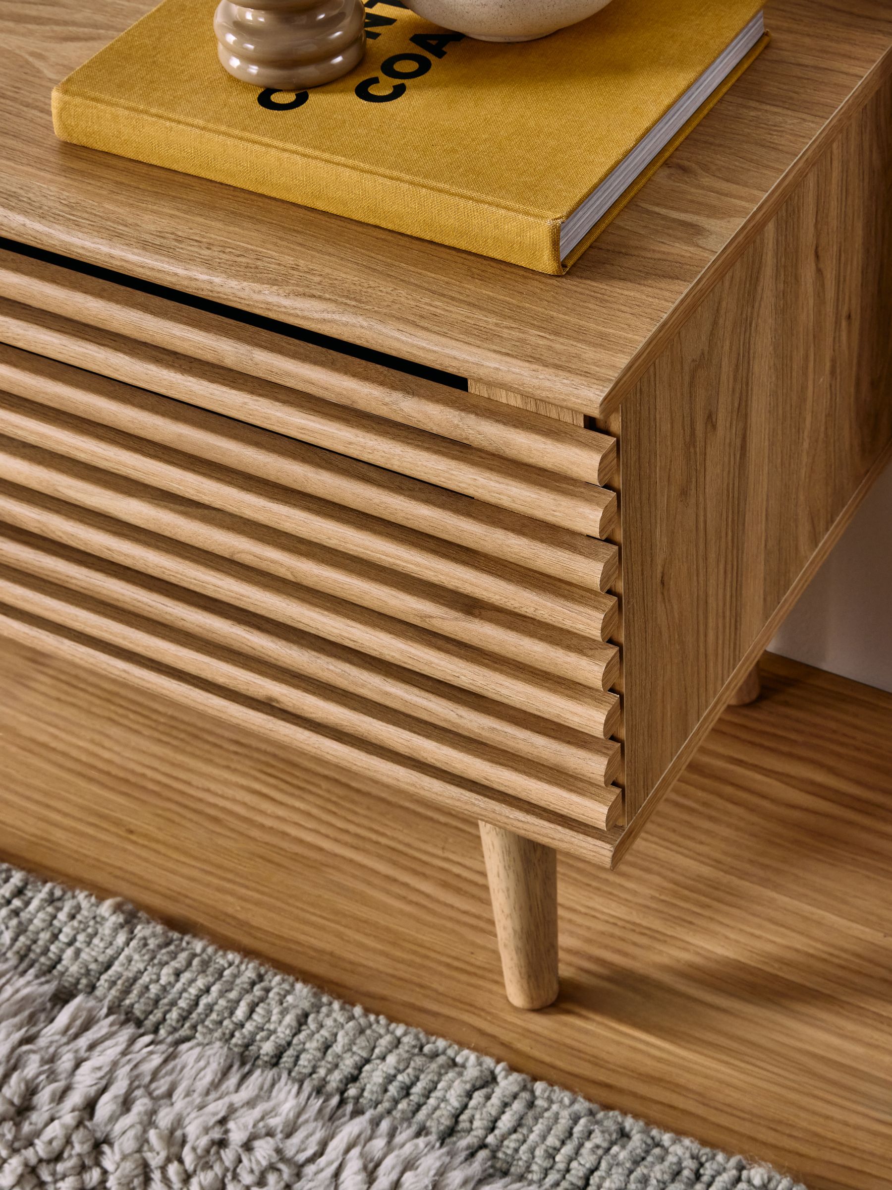 Tulma Wide TV Unit in Oak - Image 4 of 7