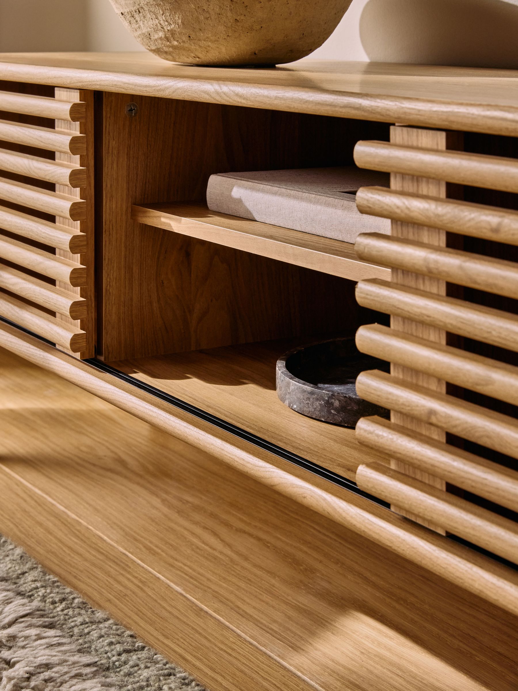 Tulma Wide TV Unit in Oak - Image 5 of 7
