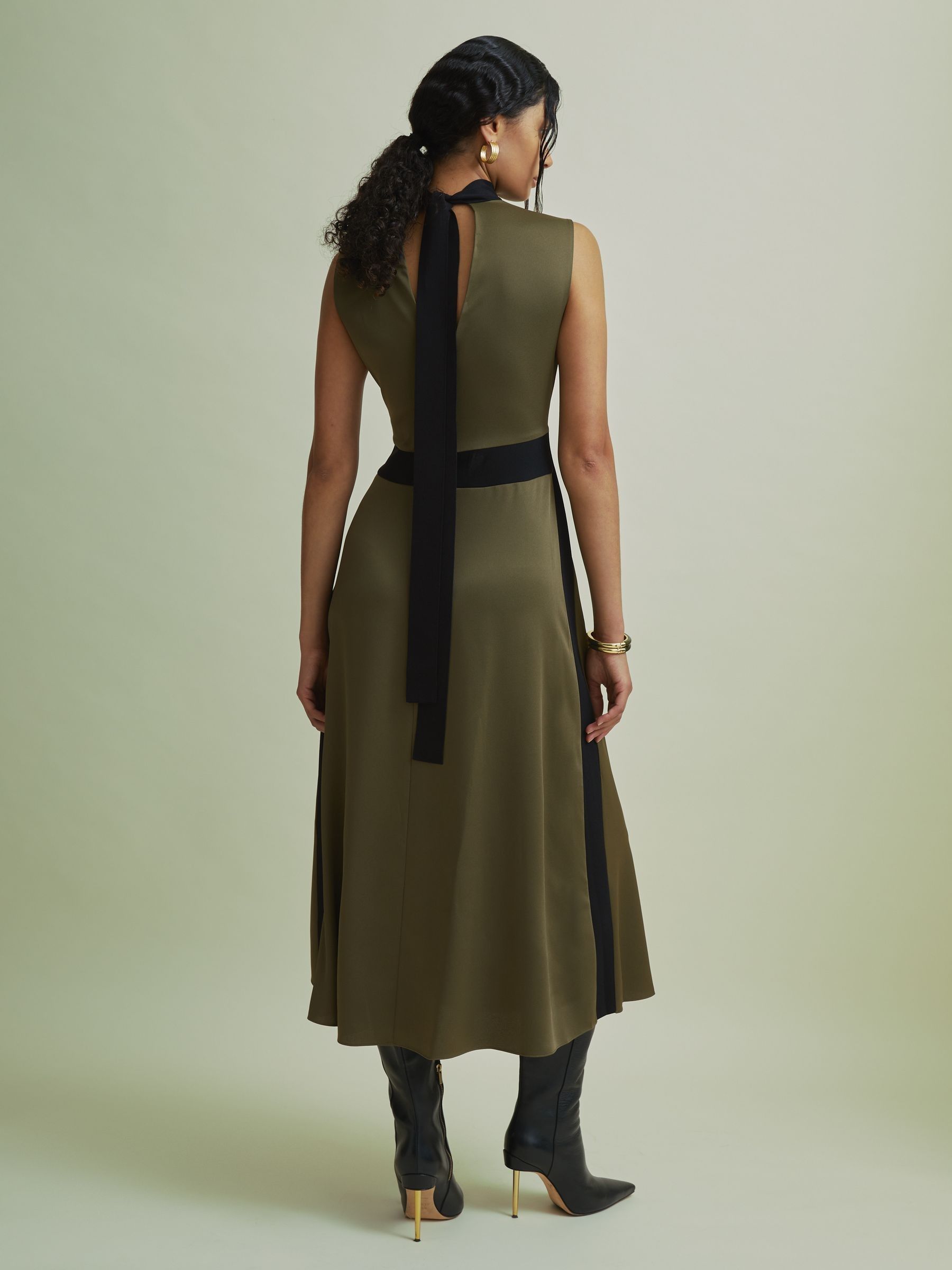 Florere Colourblock Hybrid Knit Midi Dress in Khaki - Image 3 of 5