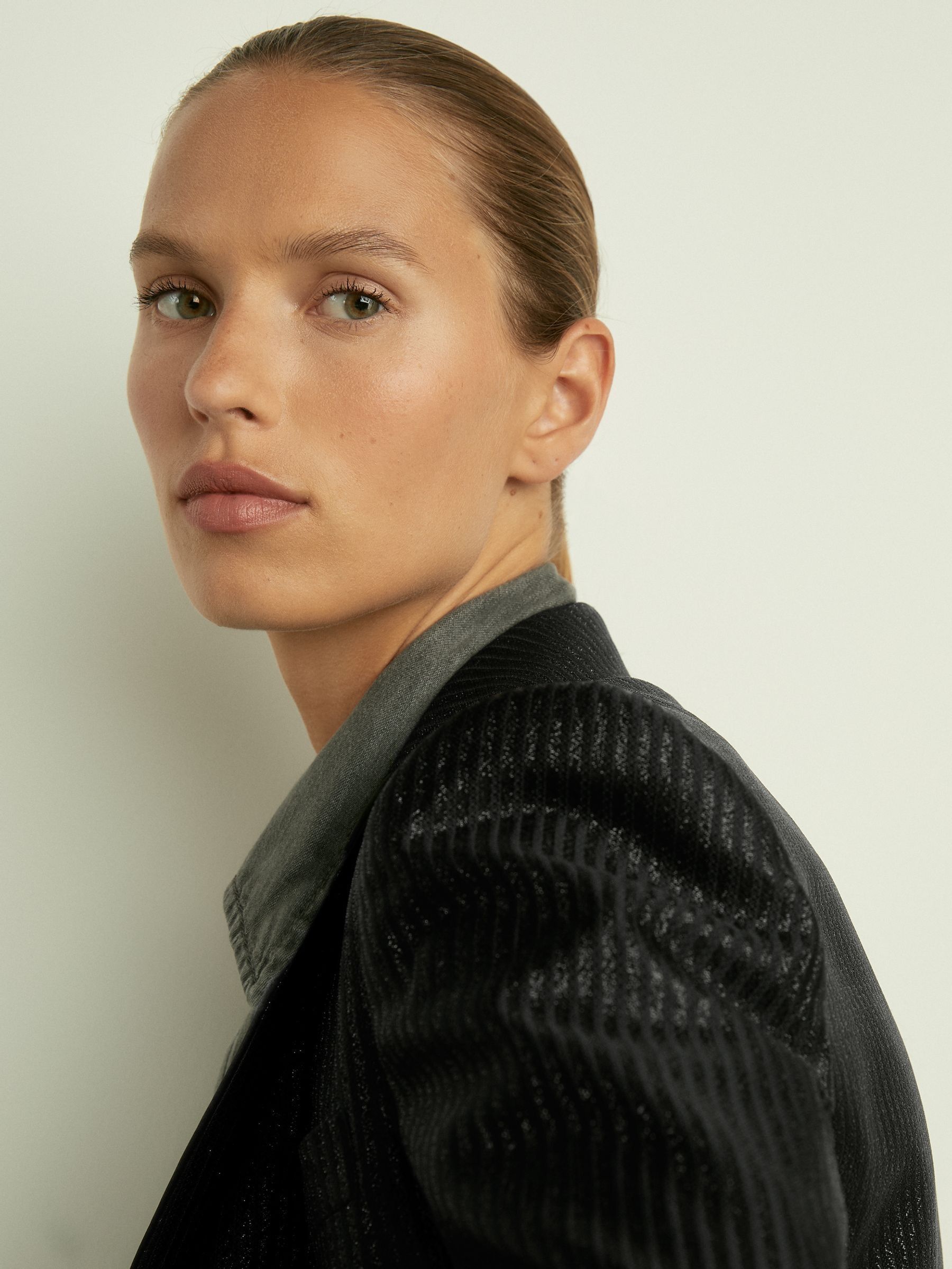 Single-Breasted Lamé-Stripe Tuxedo Jacket in Black - Image 4 of 8
