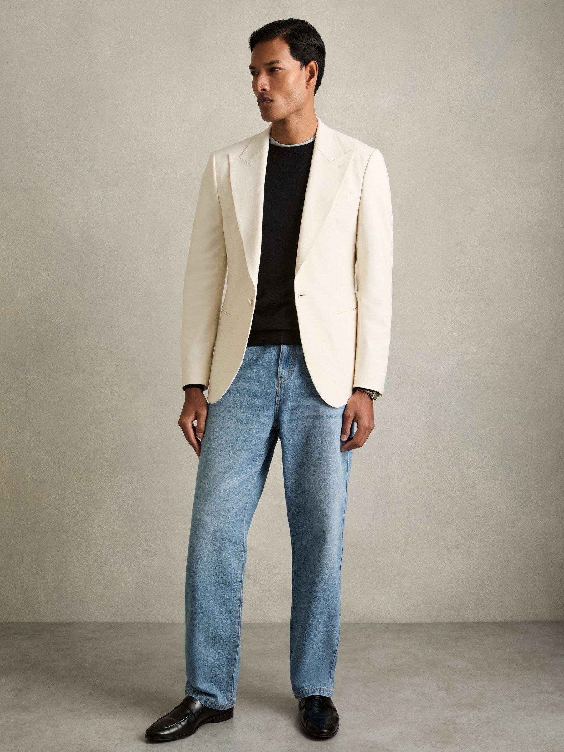 Loose-Fit Jeans in Light Blue Wash - Image 6 of 7