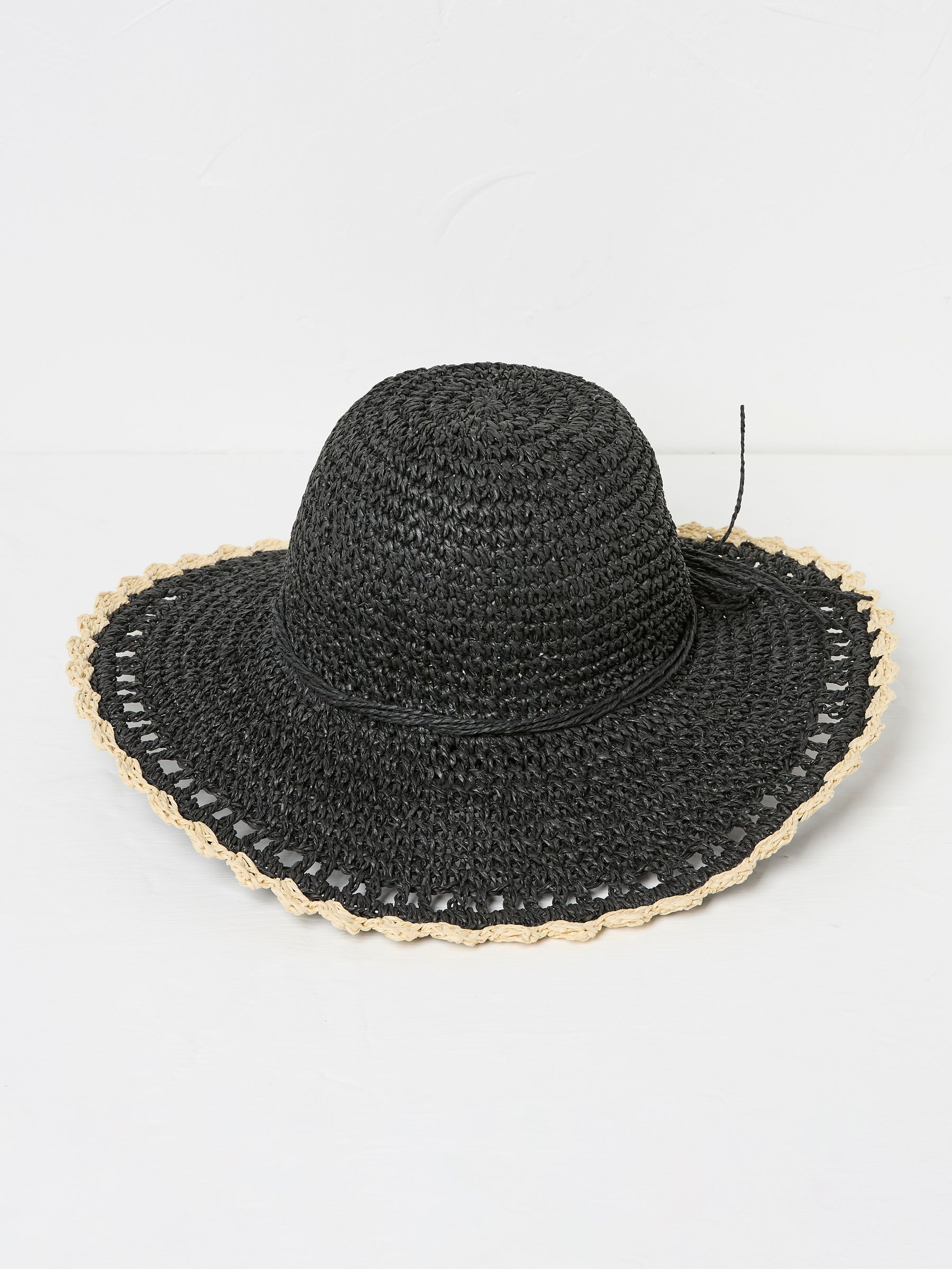 Black Scalloped Edge Straw Hat - Image 3 of 4