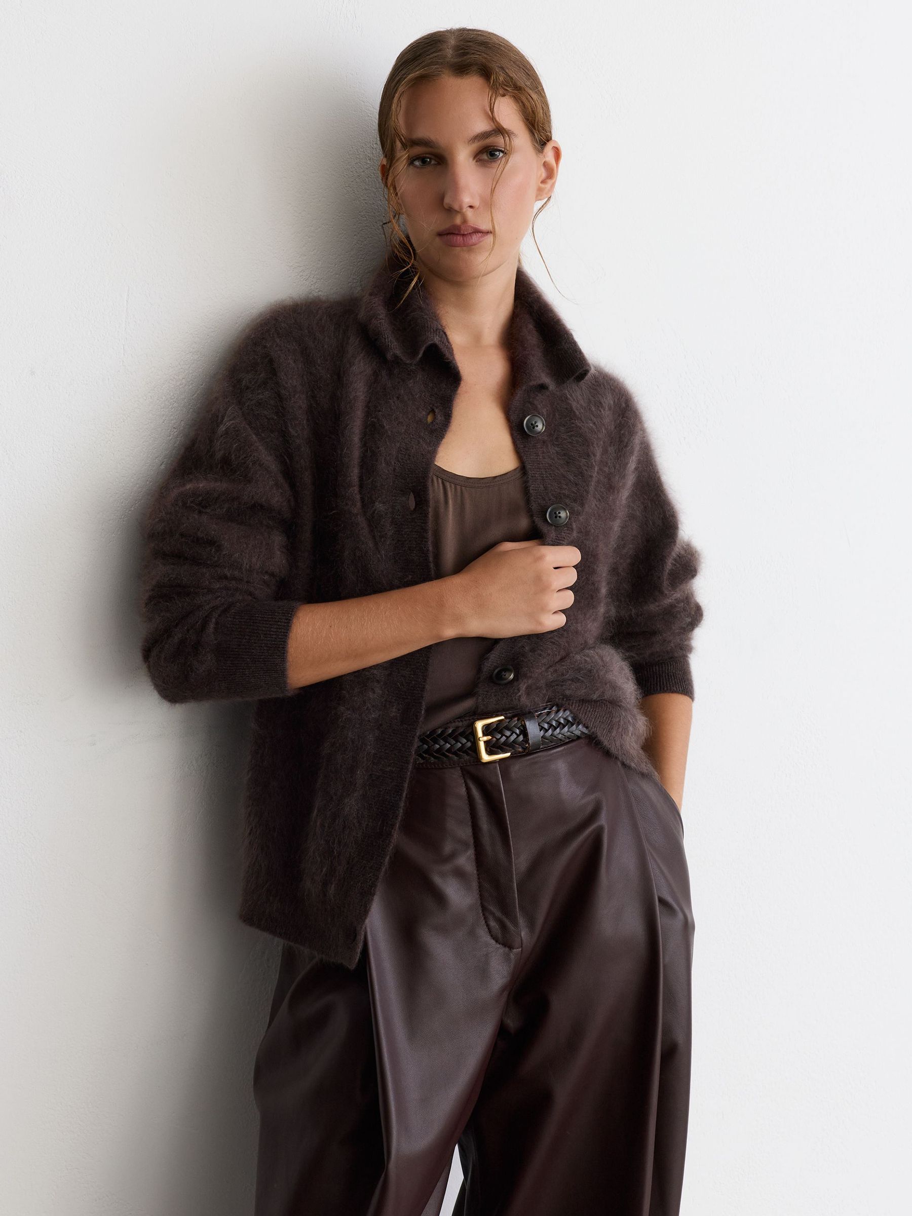 100% Brushed Cashmere Collared Cardigan in Grape Burgundy - Image 3 de 7