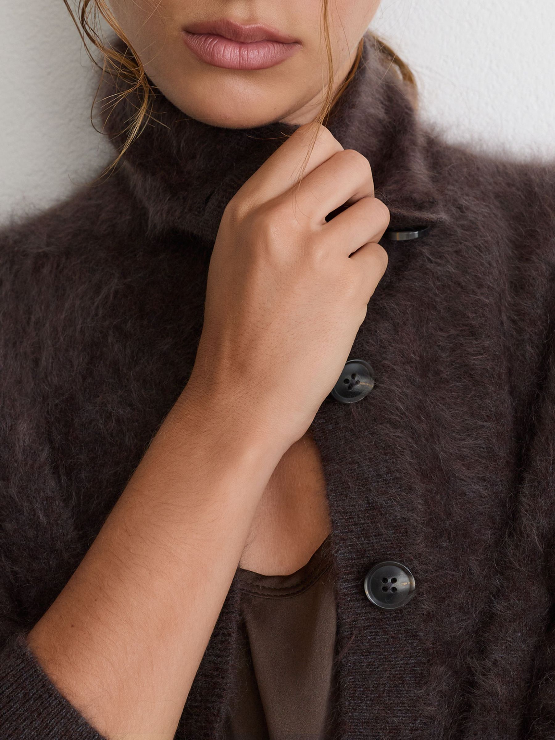 100% Brushed Cashmere Collared Cardigan in Grape Burgundy - Image 4 de 7