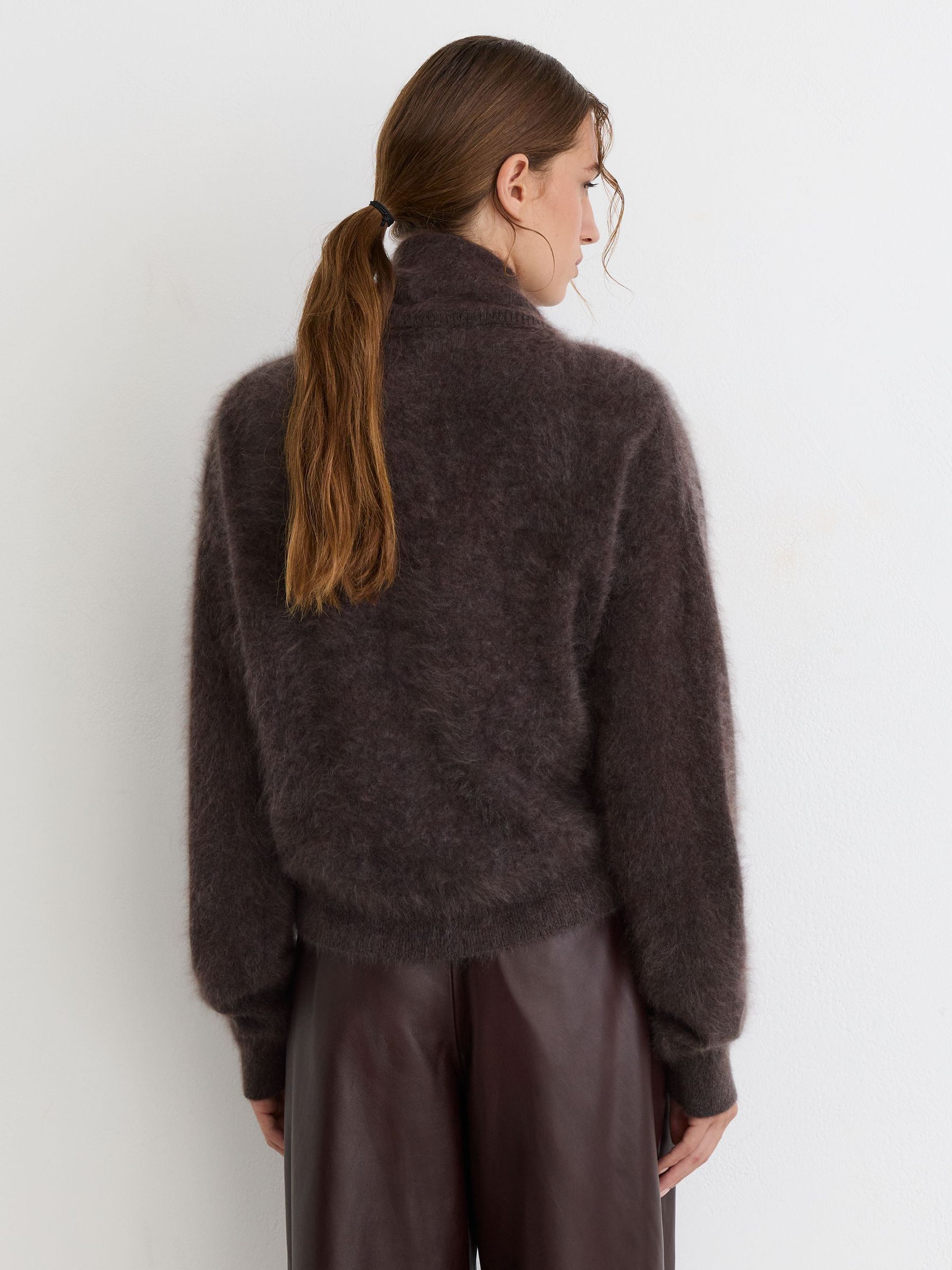 100% Brushed Cashmere Collared Cardigan in Grape Burgundy - Image 6 de 7