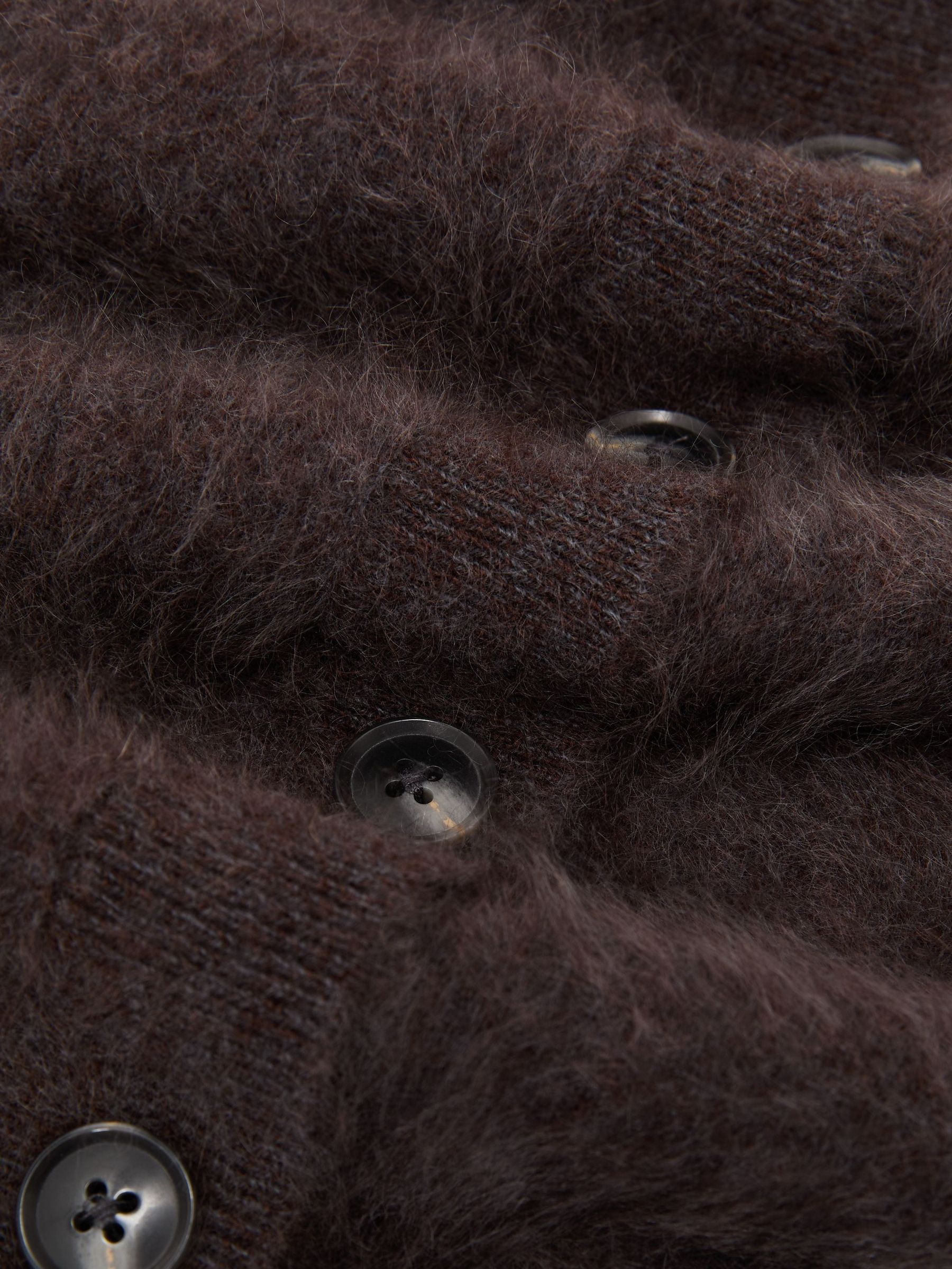 100% Brushed Cashmere Collared Cardigan in Grape Burgundy - Image 7 de 7